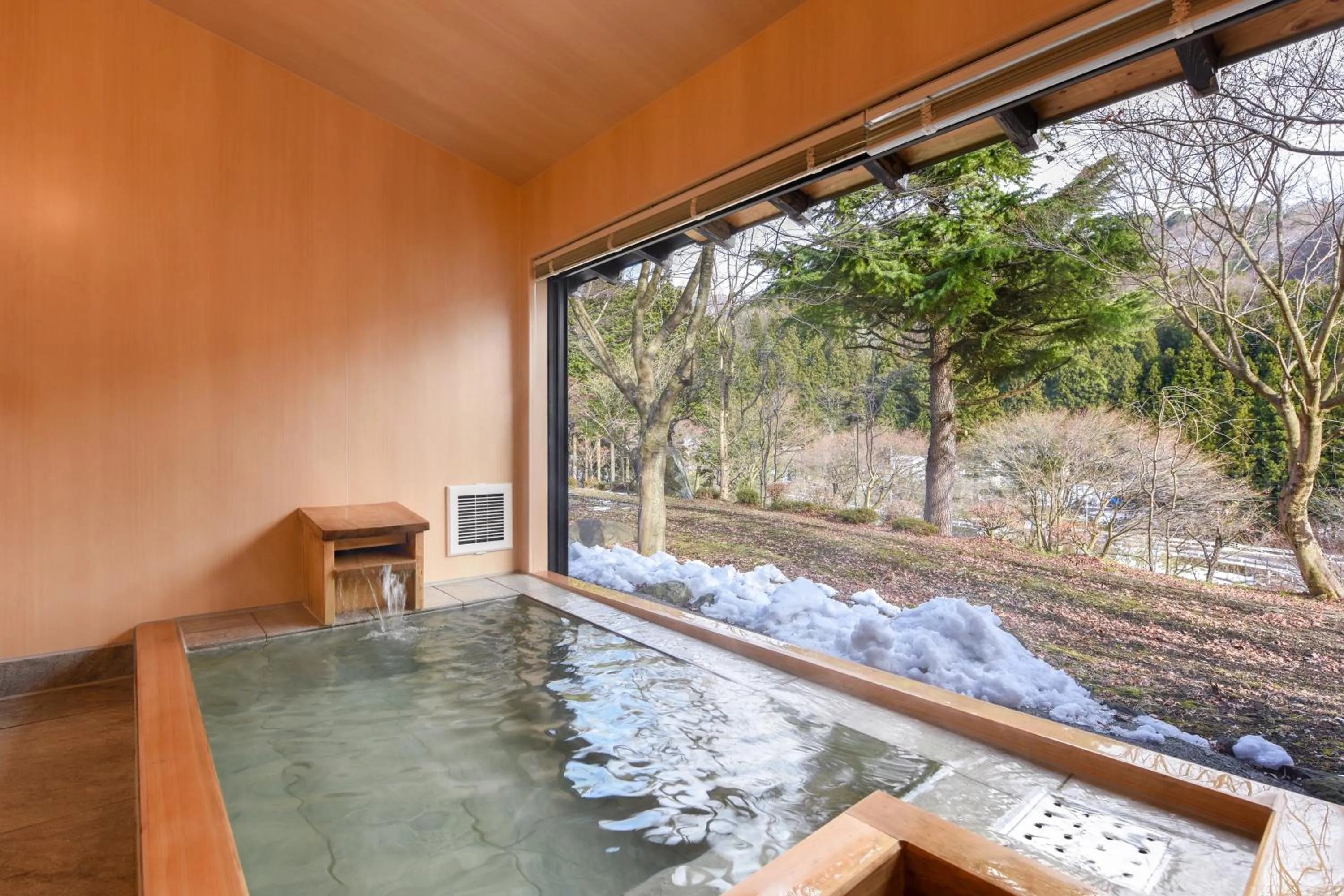 Hot Spring Bath in Kinshuusanso
