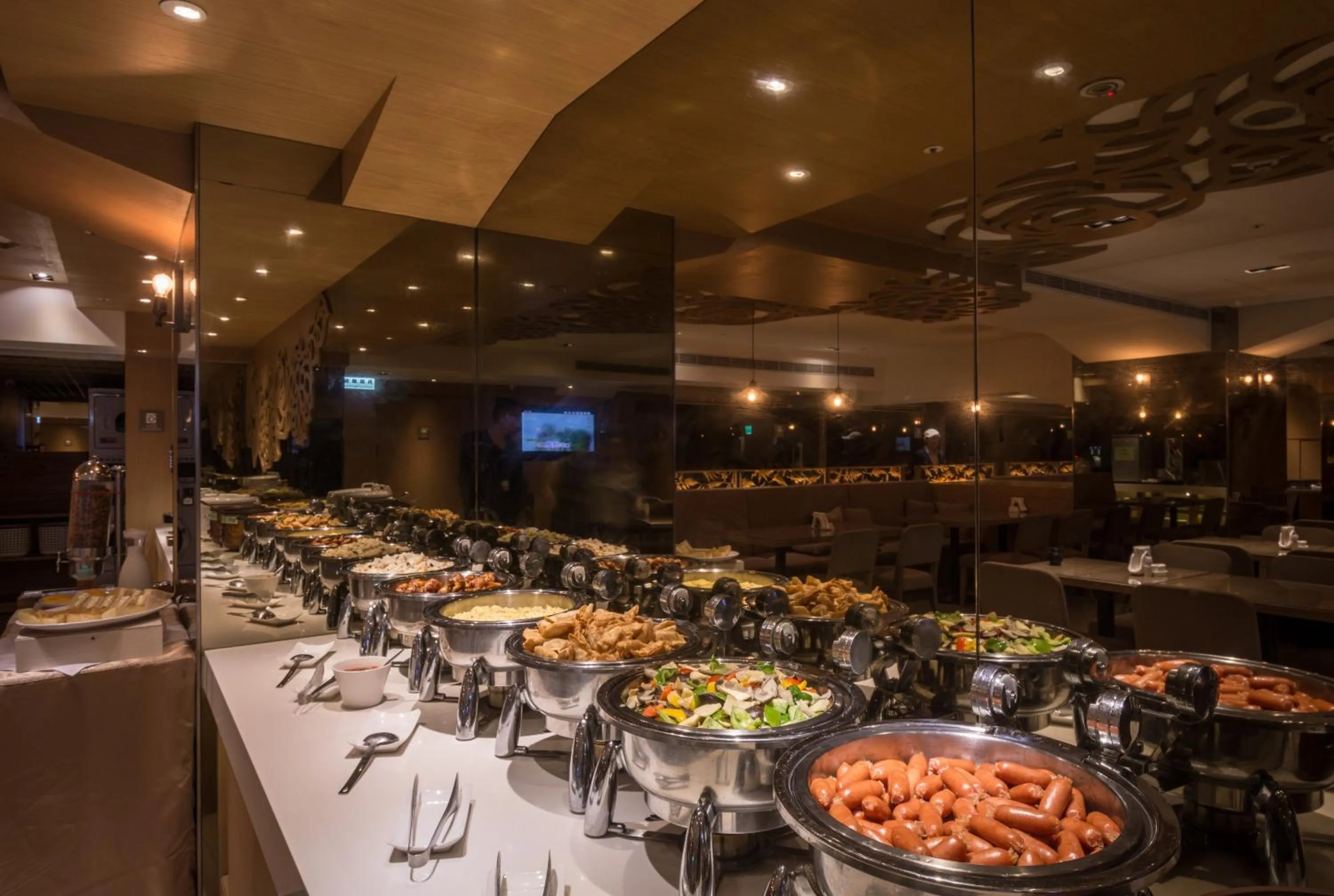 Buffet breakfast in Green World Taipei Station