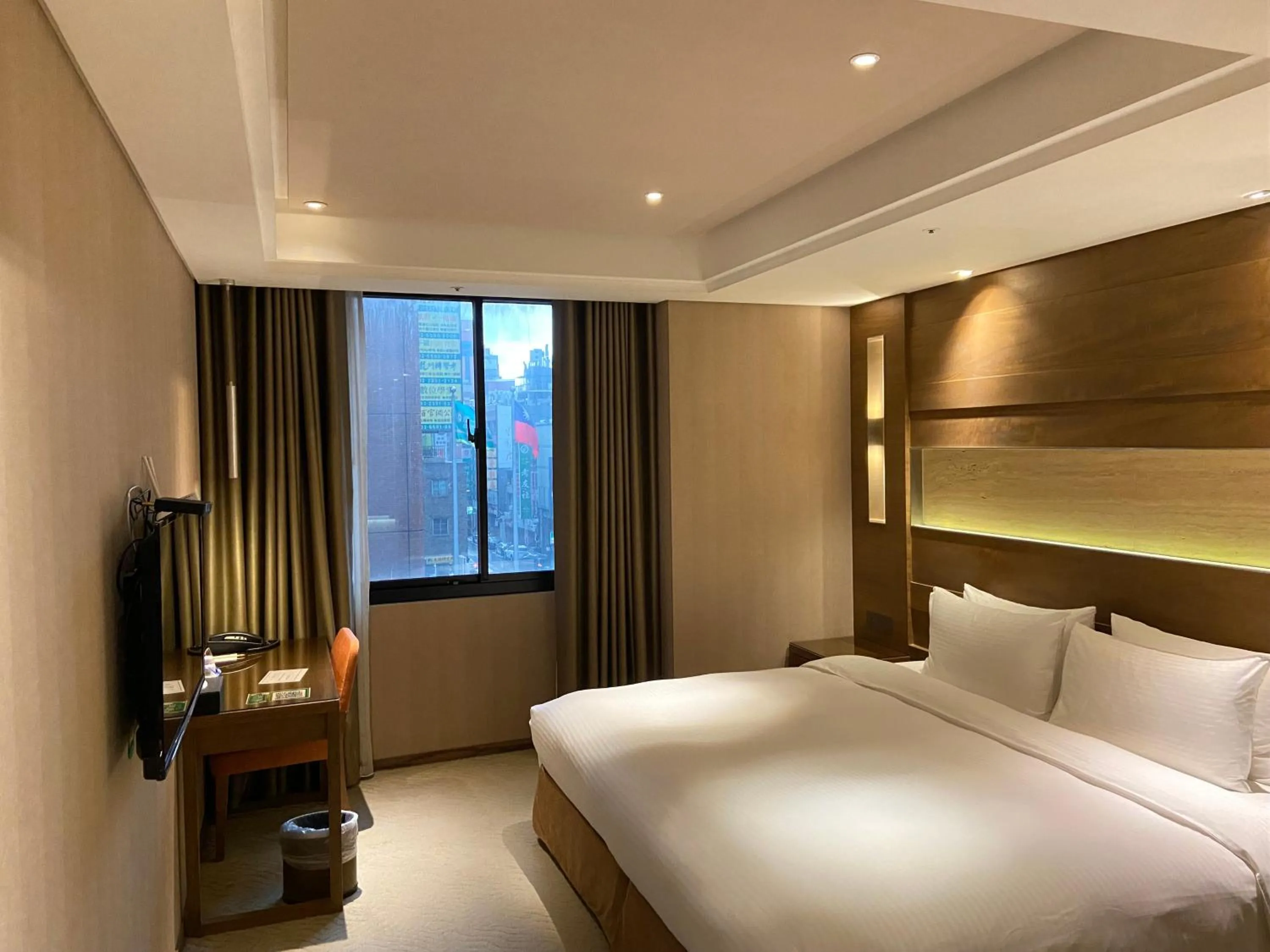 Photo of the whole room, Bed in Green World Taipei Station