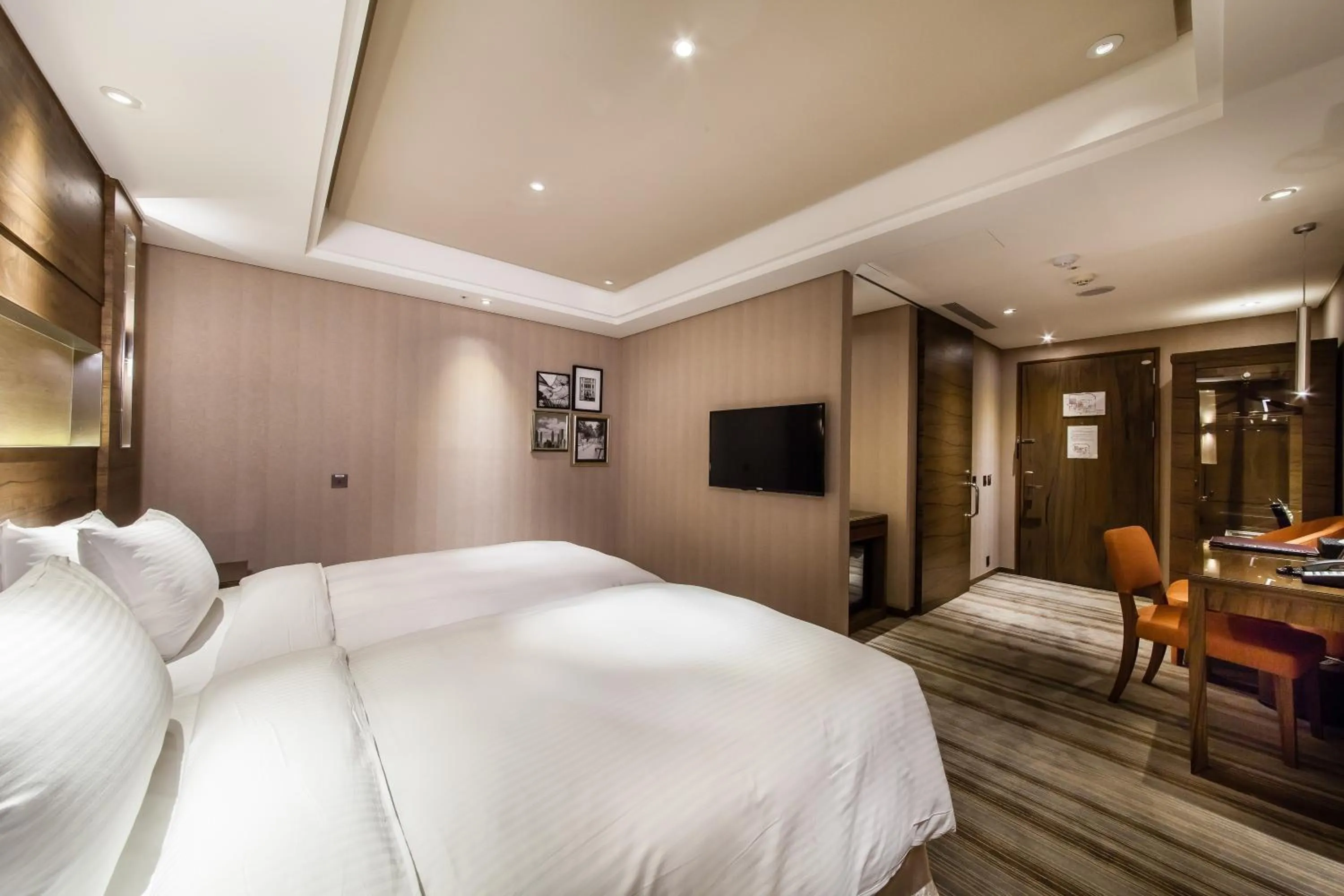 Photo of the whole room, Bed in Green World Taipei Station