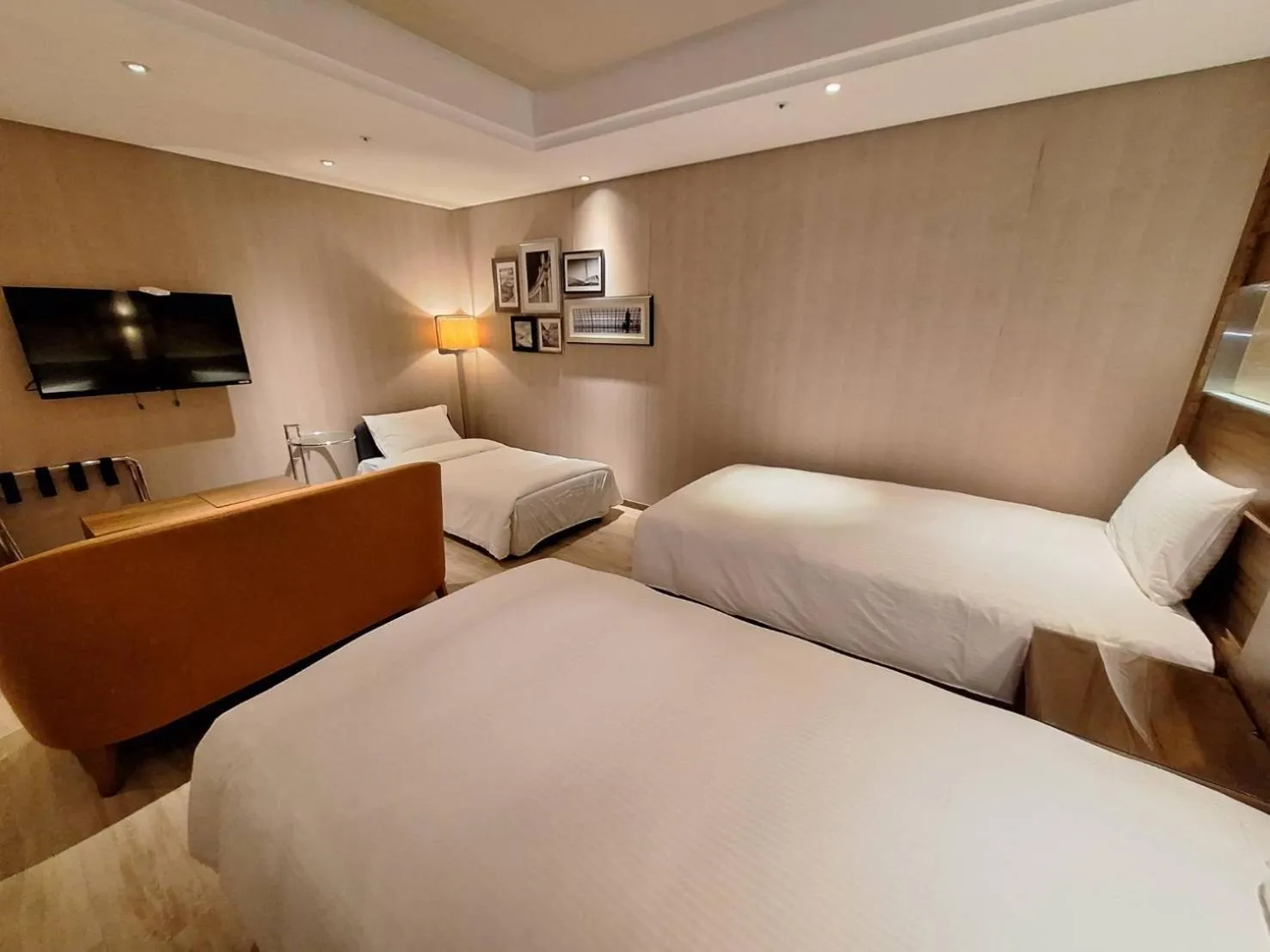 Bed in Green World Taipei Station