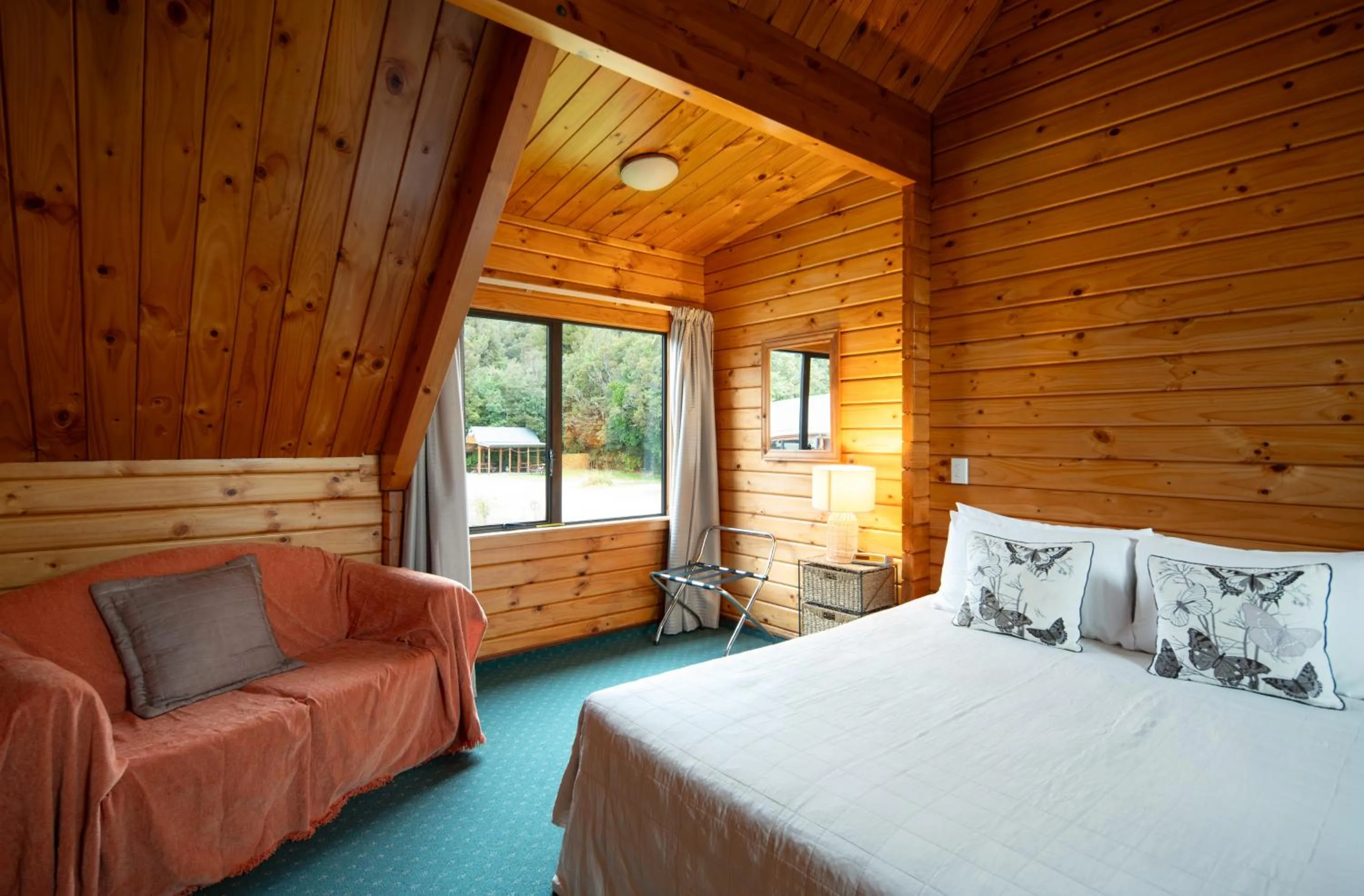 Bedroom, Bed in Fox Glacier Lodge