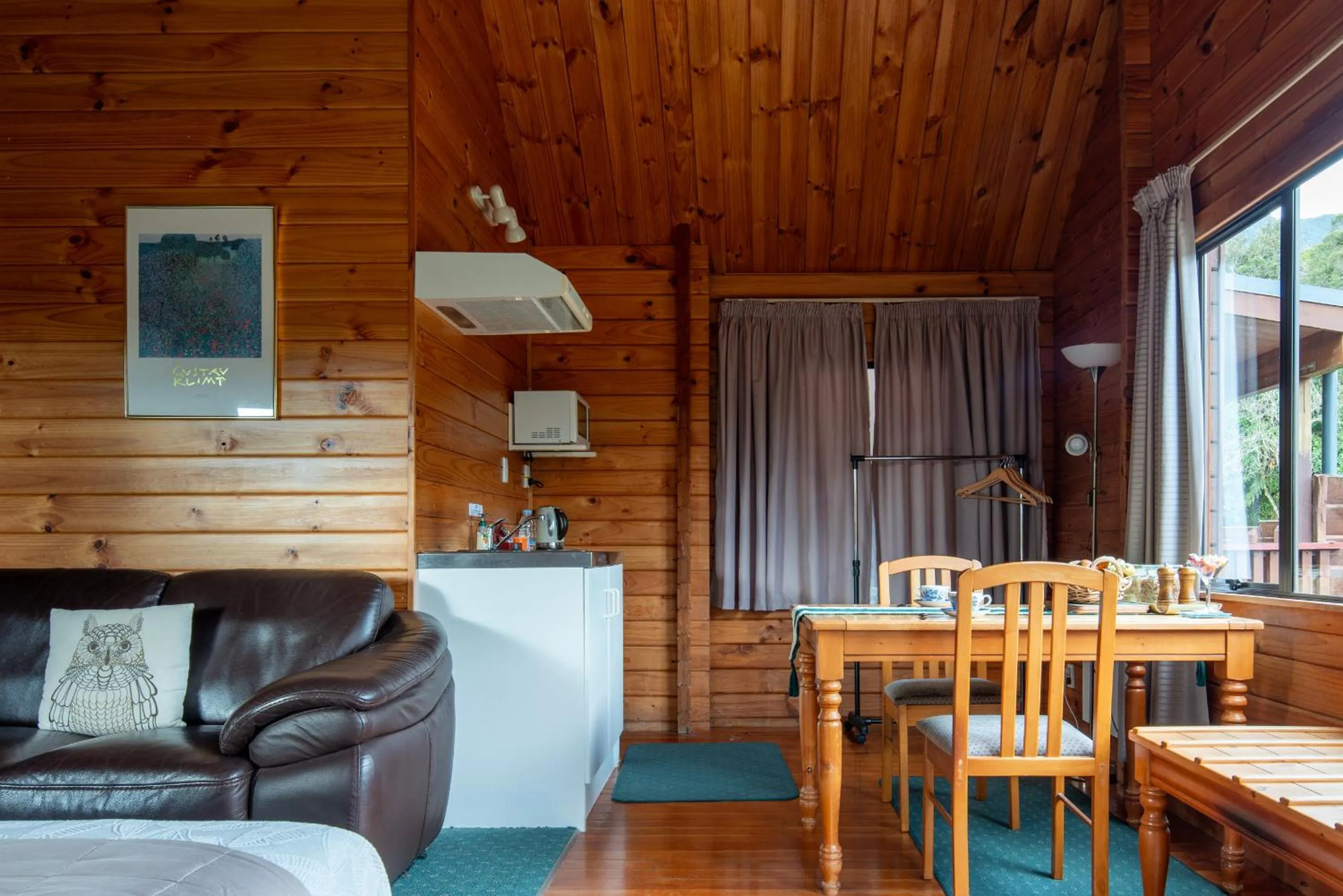 Dining area in Fox Glacier Lodge