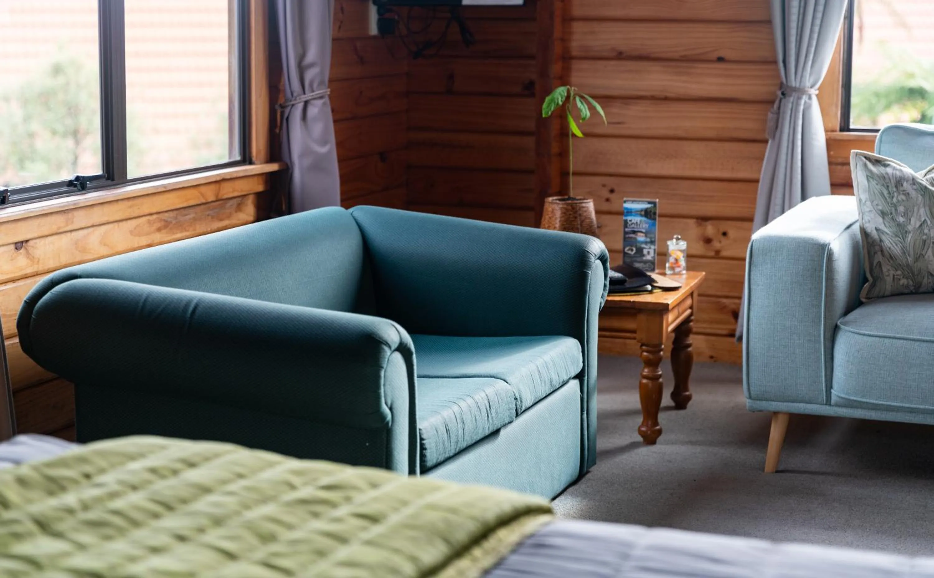 Living room in Fox Glacier Lodge