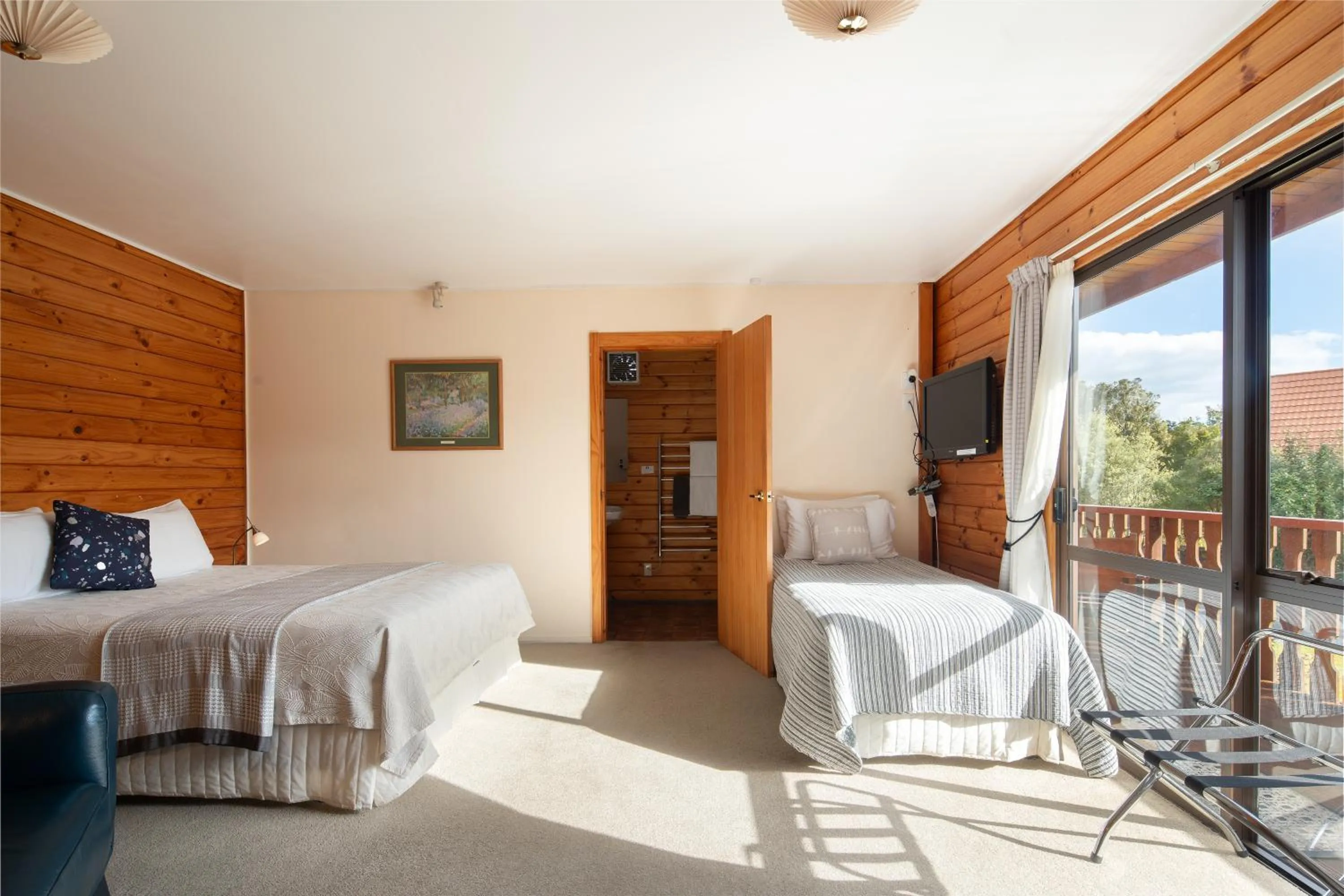Photo of the whole room, Bed in Fox Glacier Lodge