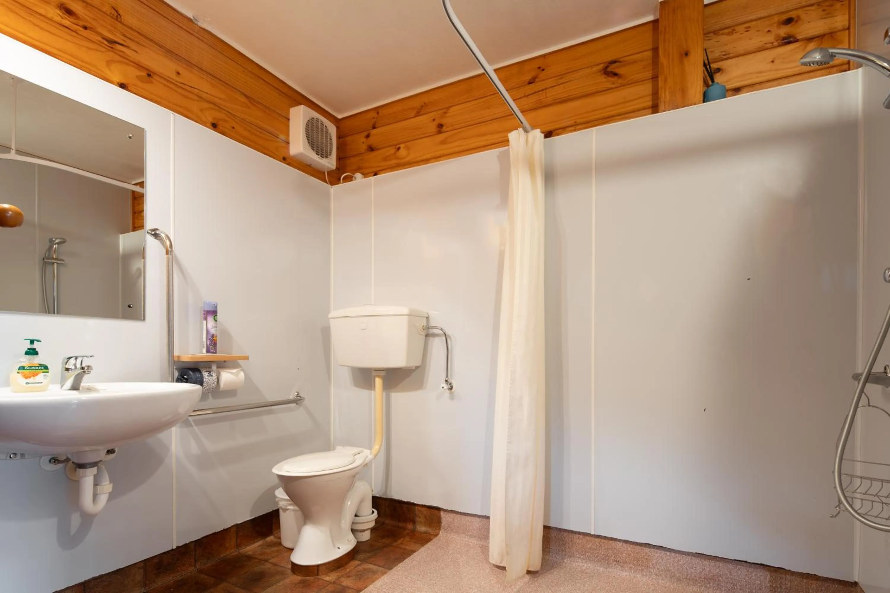 Shower in Fox Glacier Lodge
