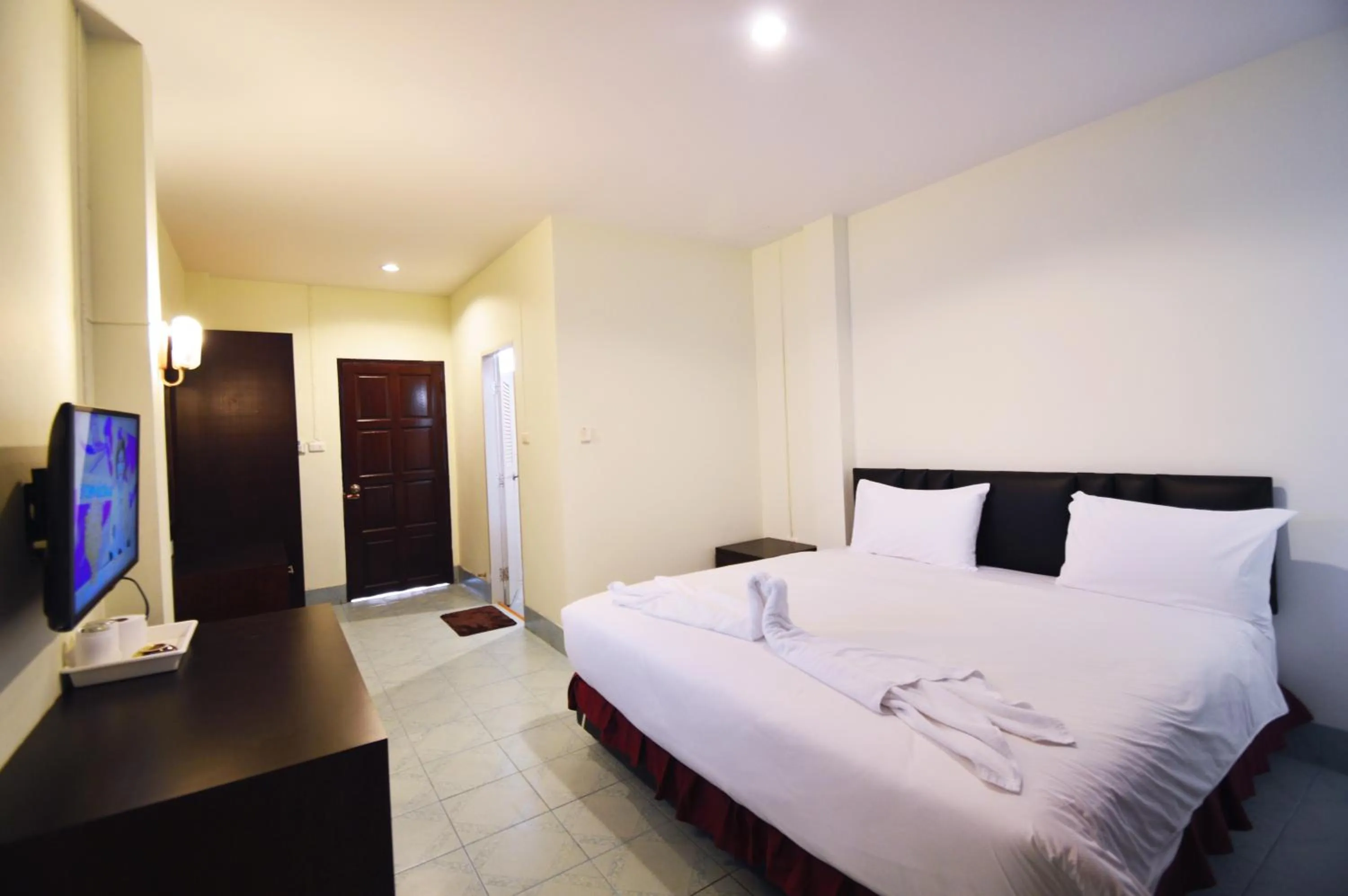 Bed in Paripas Express Patong