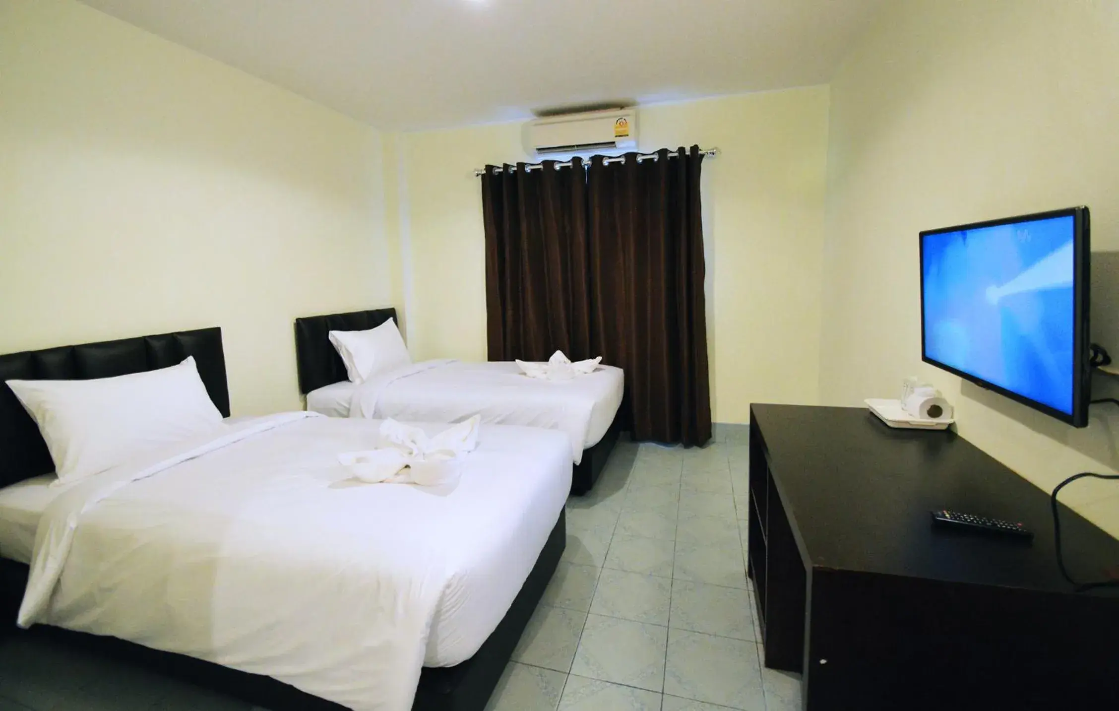 Bedroom, Bed in Paripas Express Patong Bedroom, Bed in Paripas Express Patong