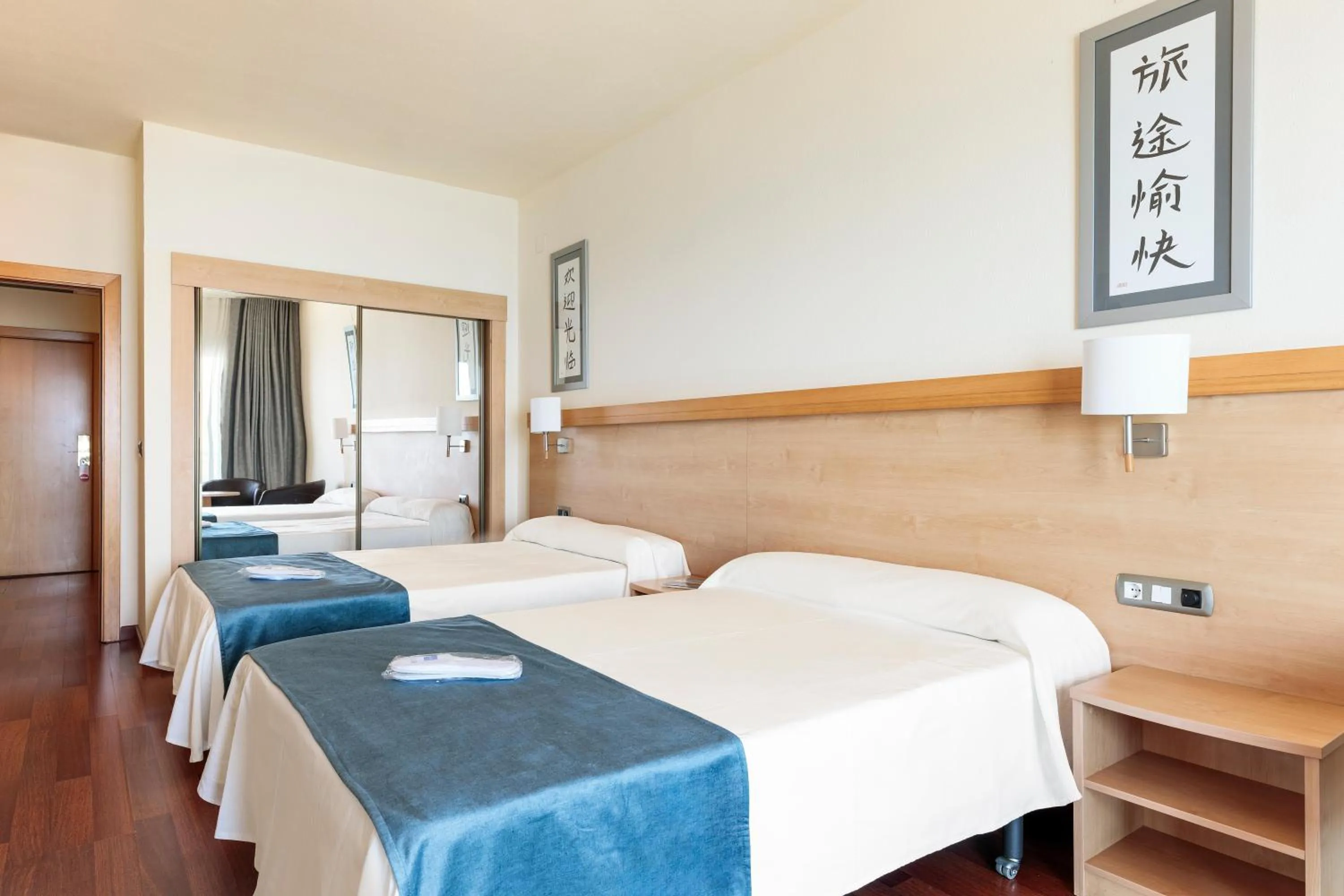 Photo of the whole room, Bed in Hotel Best Benalmadena