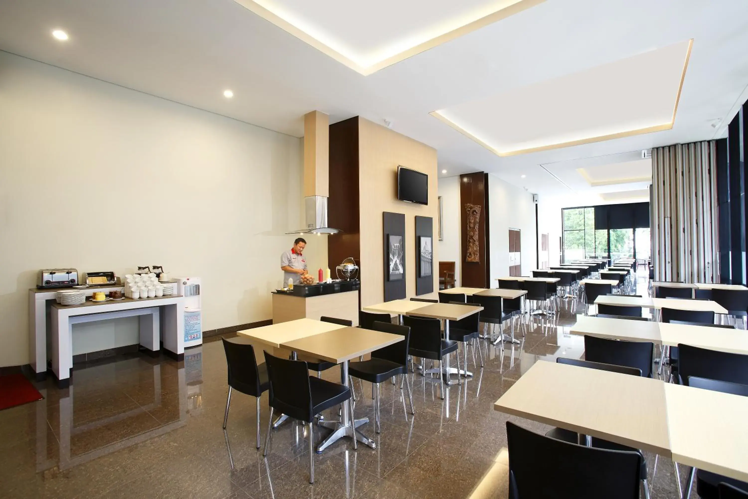Restaurant/Places to Eat in Amaris Hotel Pasar Baru