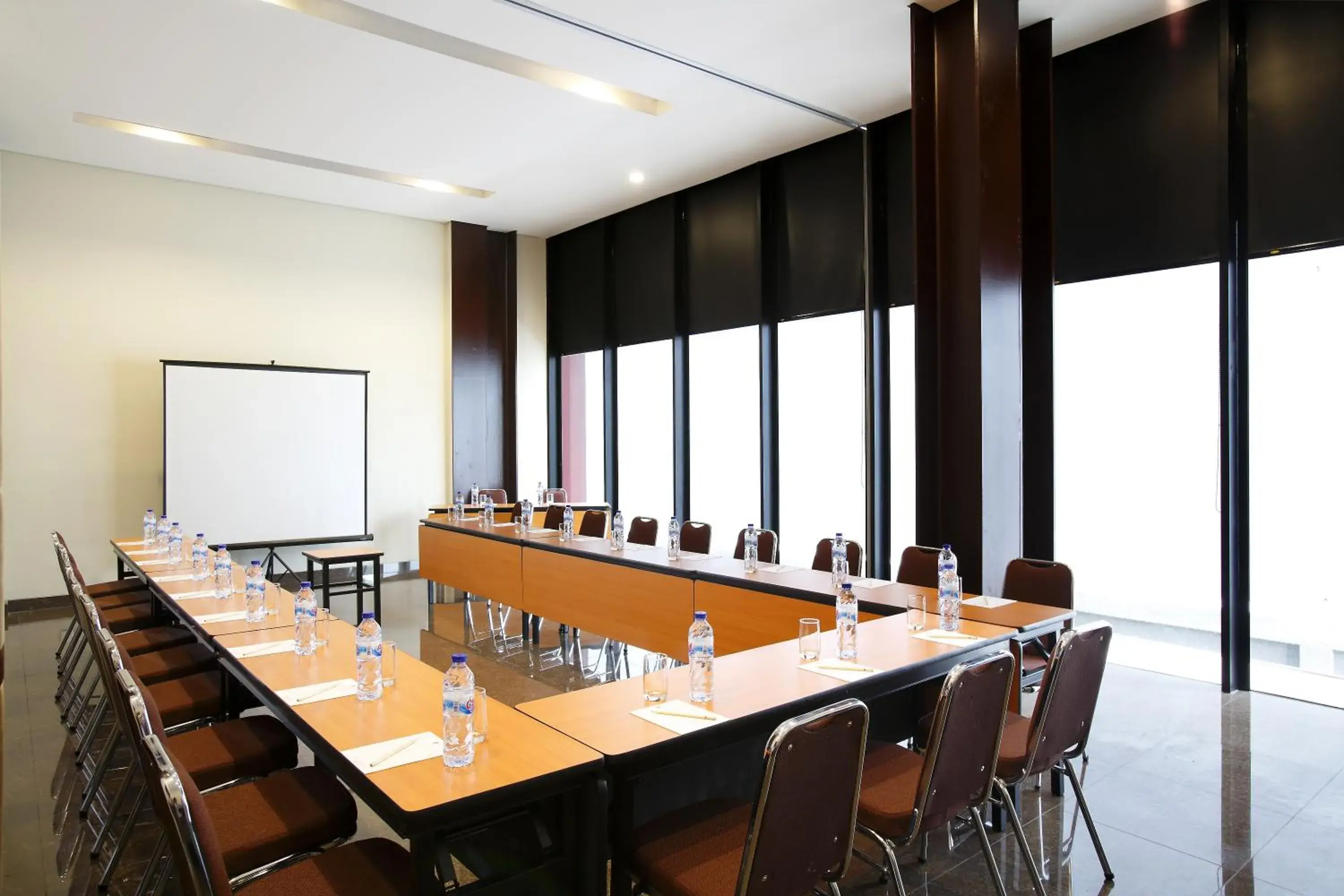 Banquet/Function facilities, Business Area/Conference Room in Amaris Hotel Pasar Baru