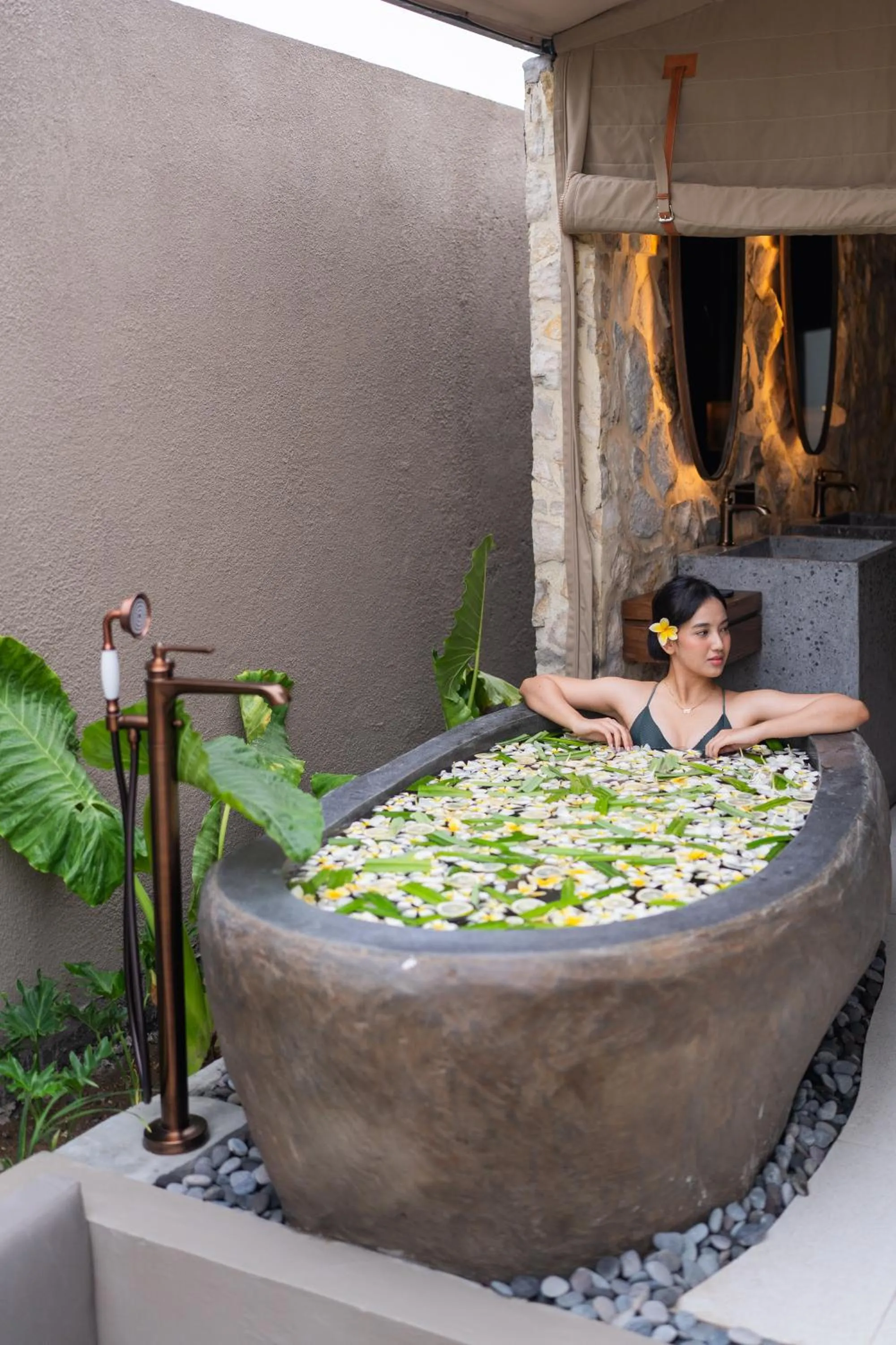 Hot Tub in Ubud Mas Glamping Luxury Tent