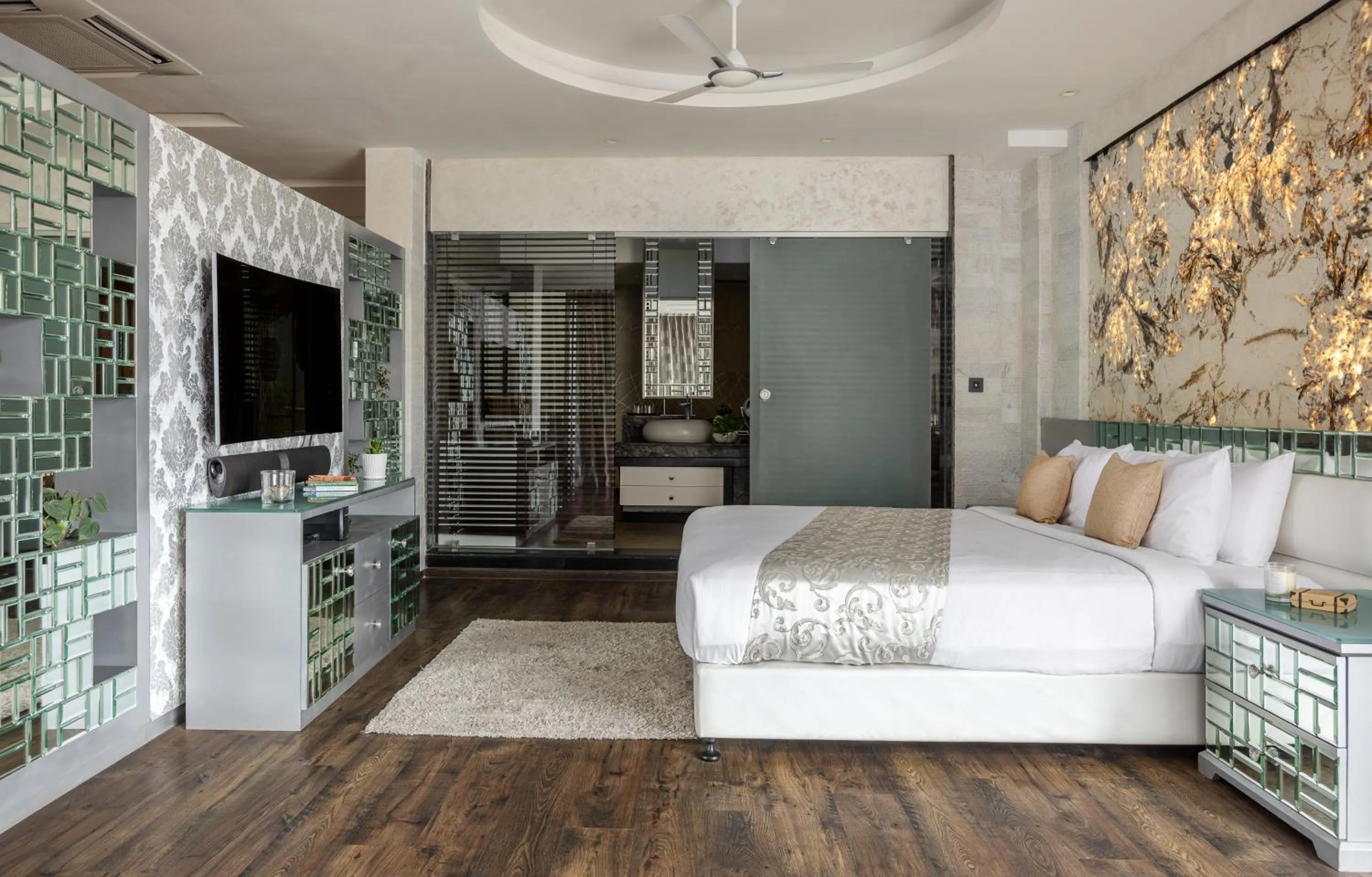 Bed in The Panoramic Getaway