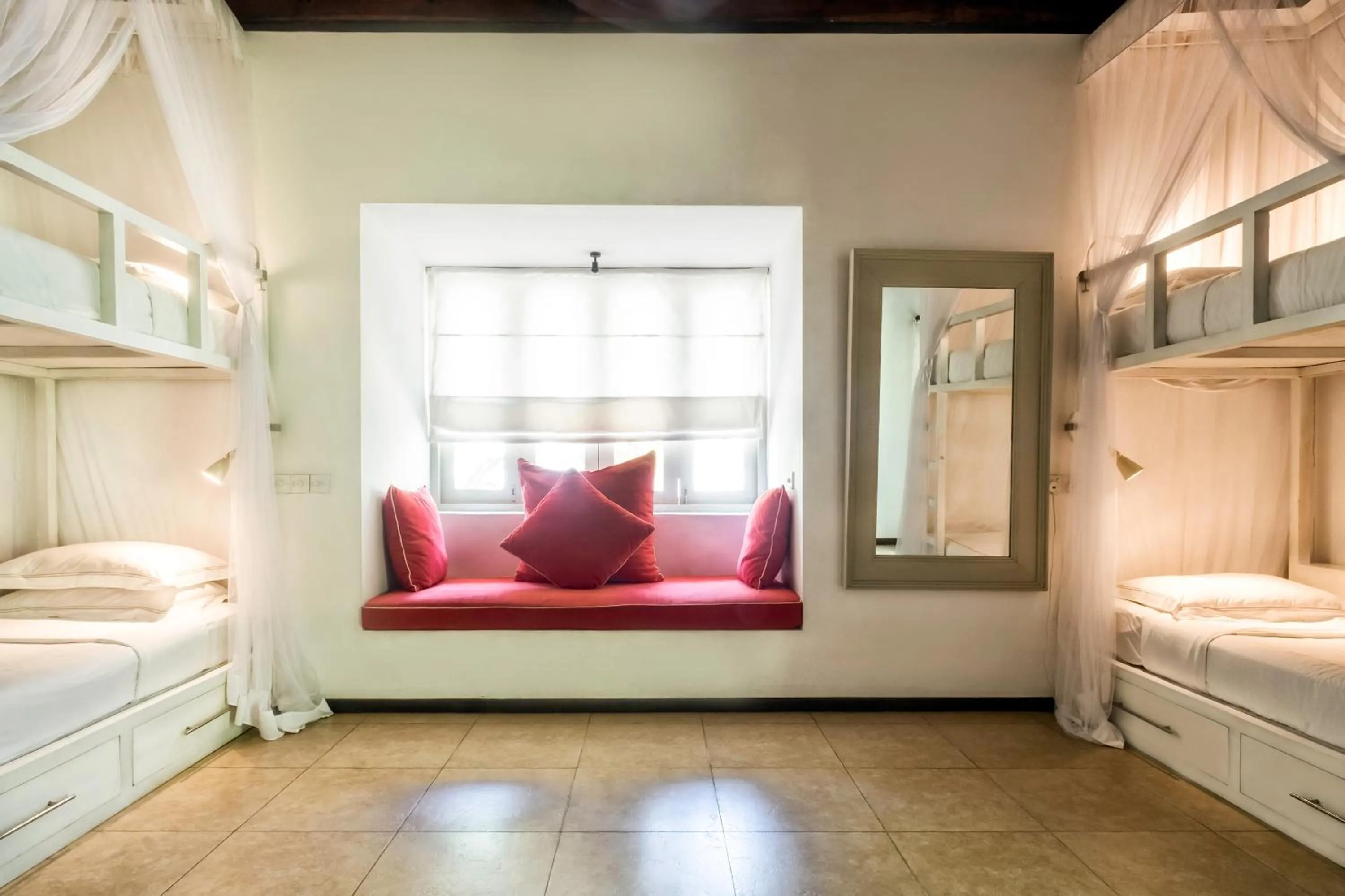 Seating area, Bed in Elysium