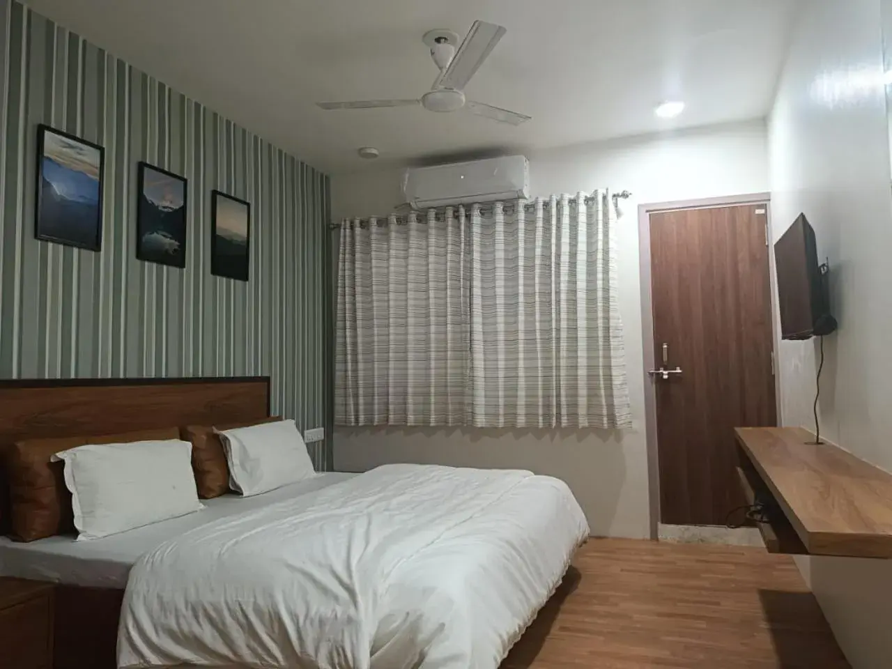 Deluxe Double Room in Hotel Green Park - Sector 11 Deluxe Double Room in Hotel Green Park - Sector 11