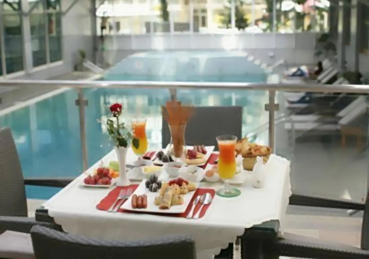 English/Irish breakfast in Harmony Hotel