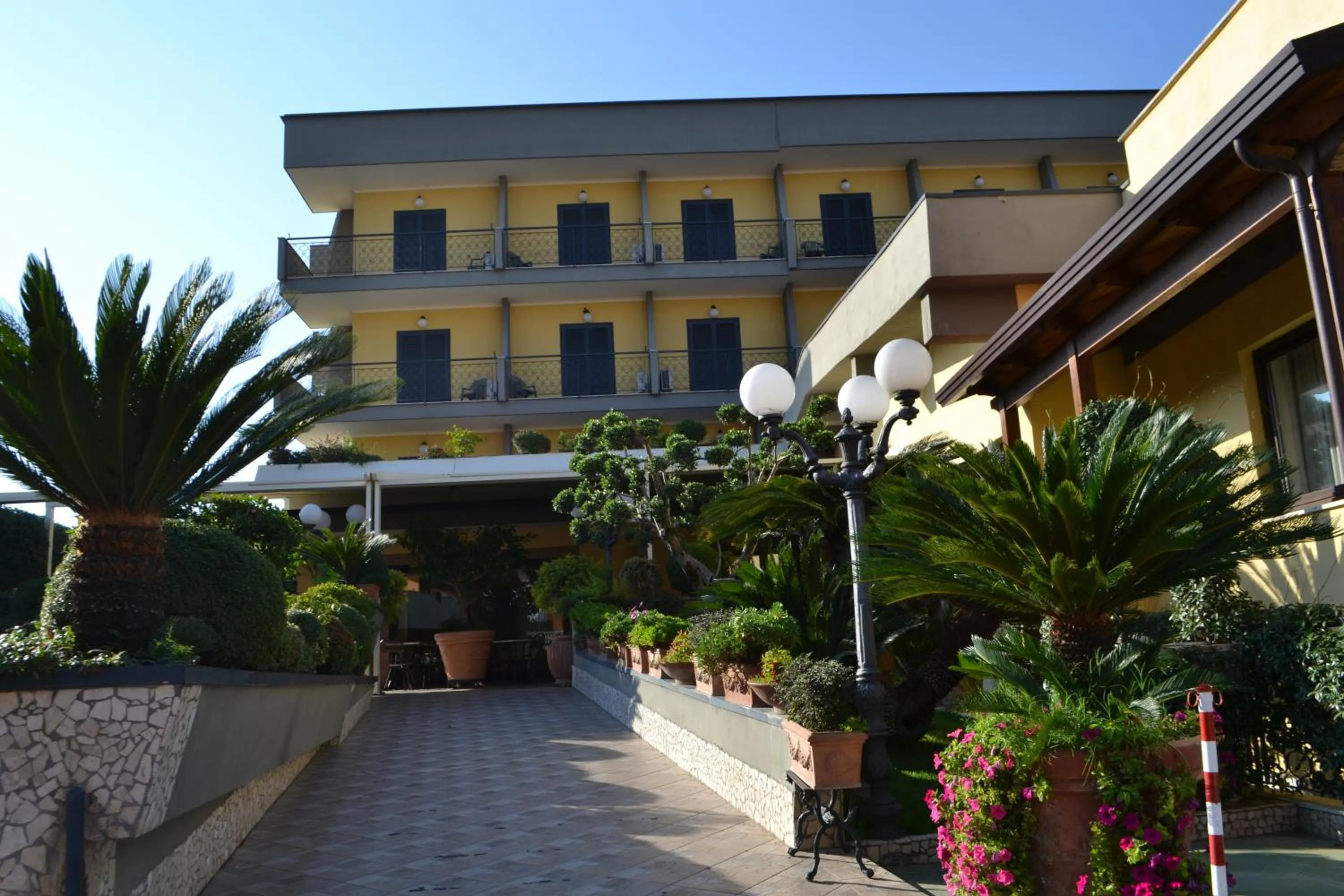Property building in Hotel Ristorante Donato