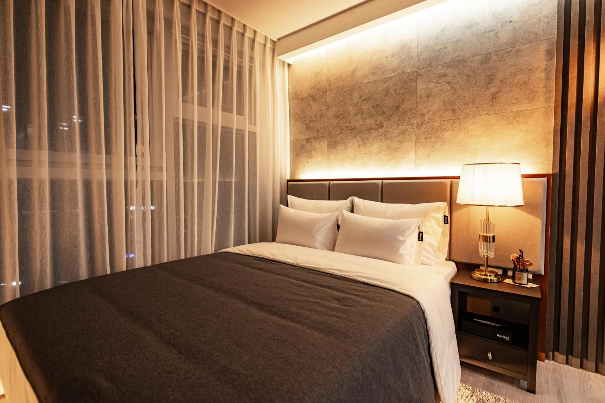 Photo of the whole room, Bed in Raviens Haeundae Avenue
