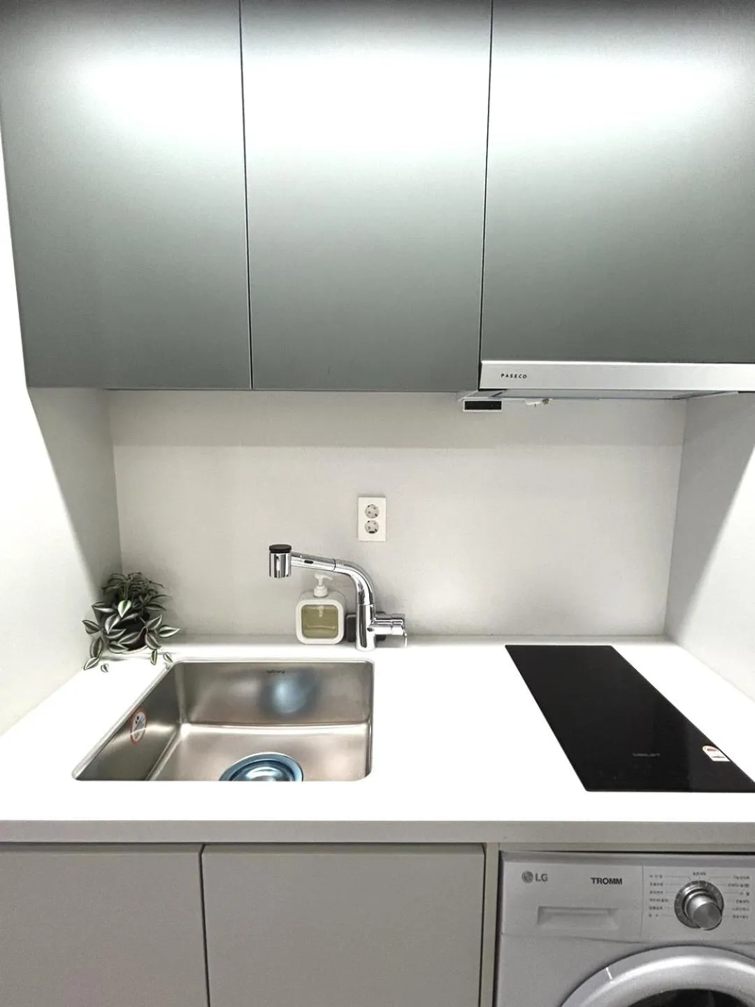 Kitchen or kitchenette in Raviens Haeundae Avenue