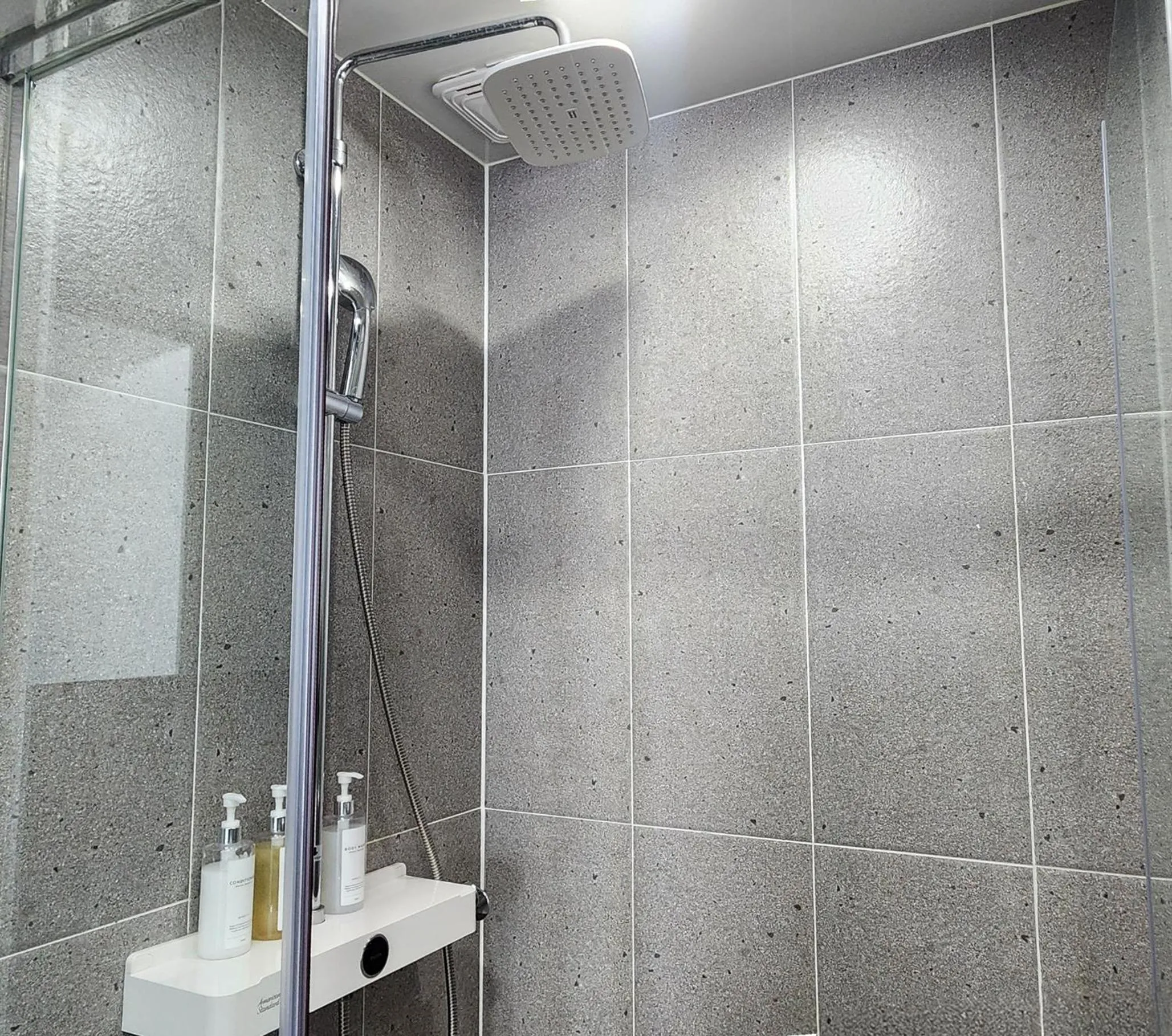 Shower in Raviens Haeundae Avenue