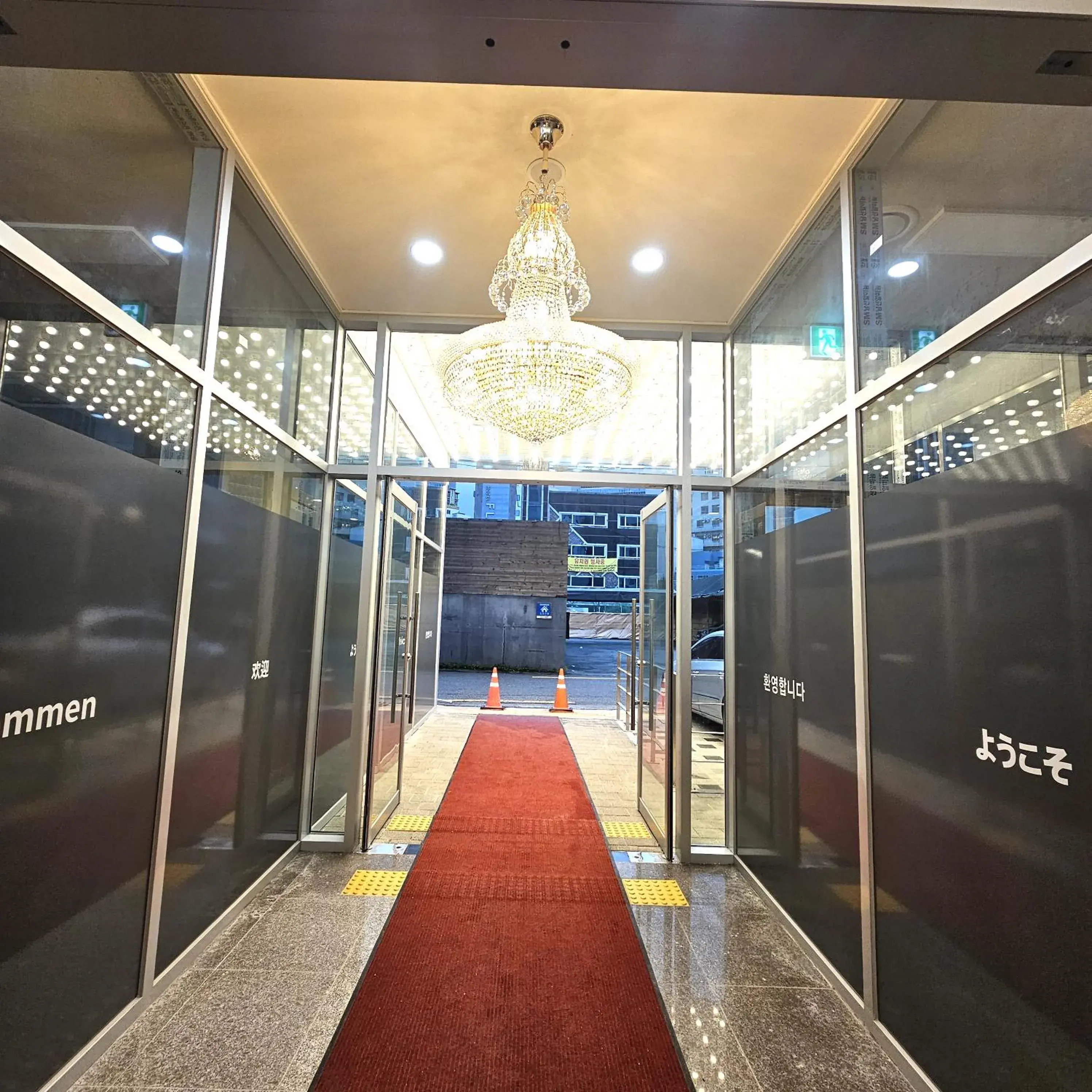 Facade/entrance in Raviens Haeundae Avenue Facade/entrance in Raviens Haeundae Avenue