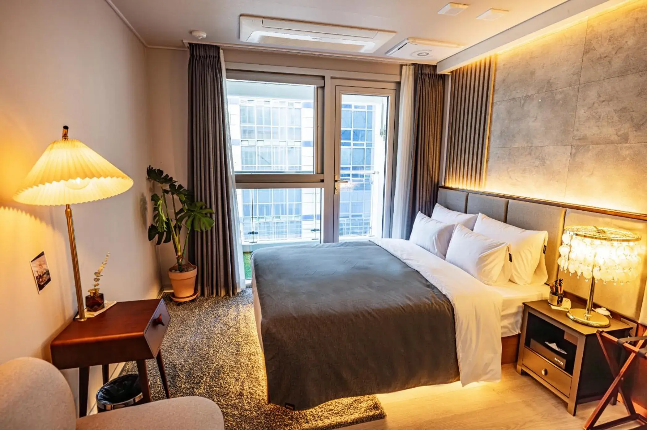 Photo of the whole room, Bed in Raviens Haeundae Avenue Photo of the whole room, Bed in Raviens Haeundae Avenue