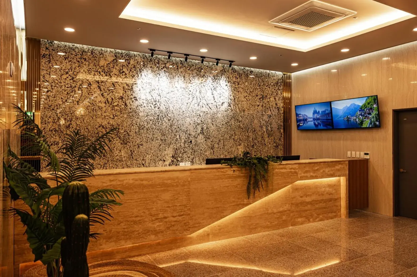 Lobby or reception in Raviens Haeundae Avenue Lobby or reception in Raviens Haeundae Avenue