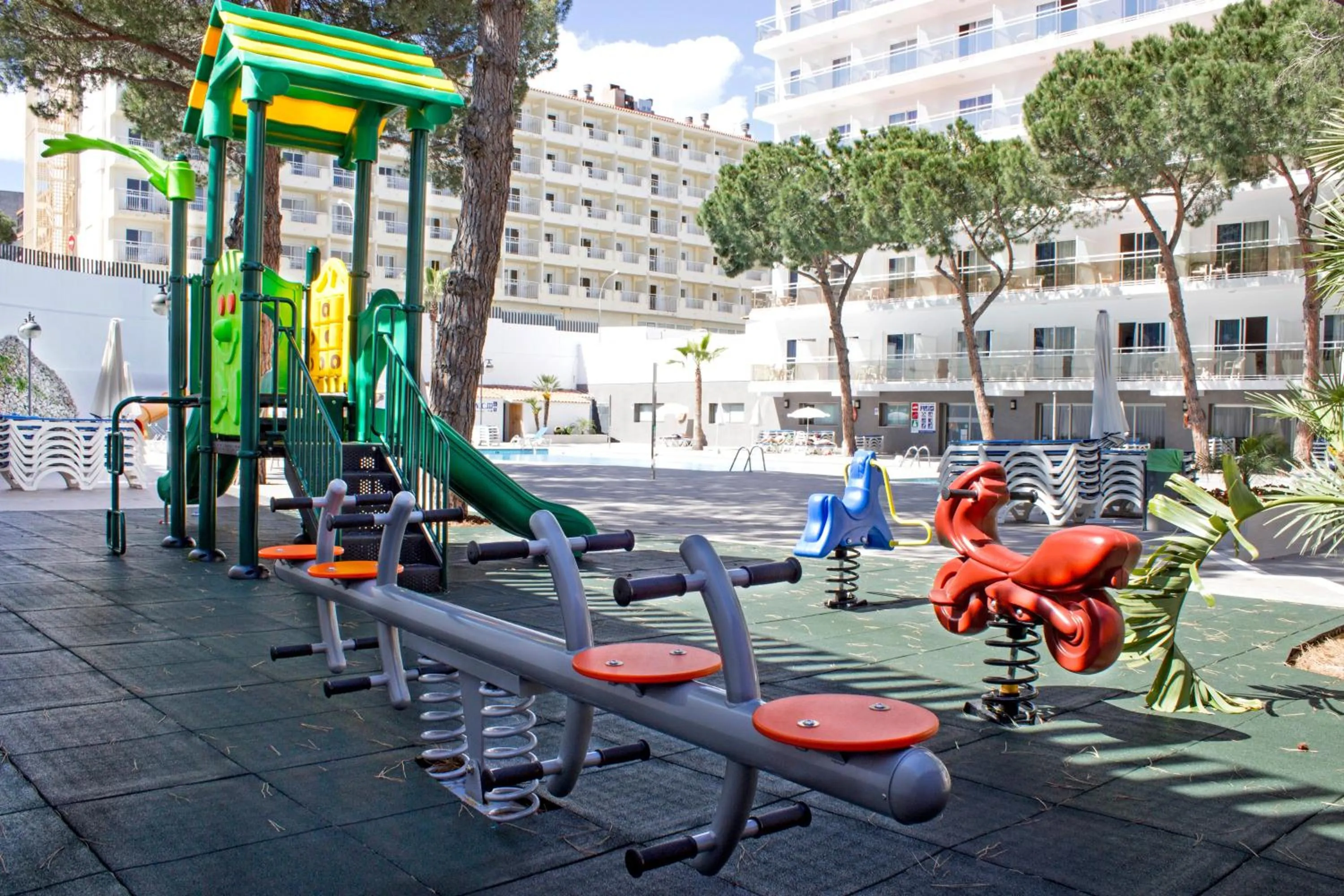 children in Hotel Best Oasis Park