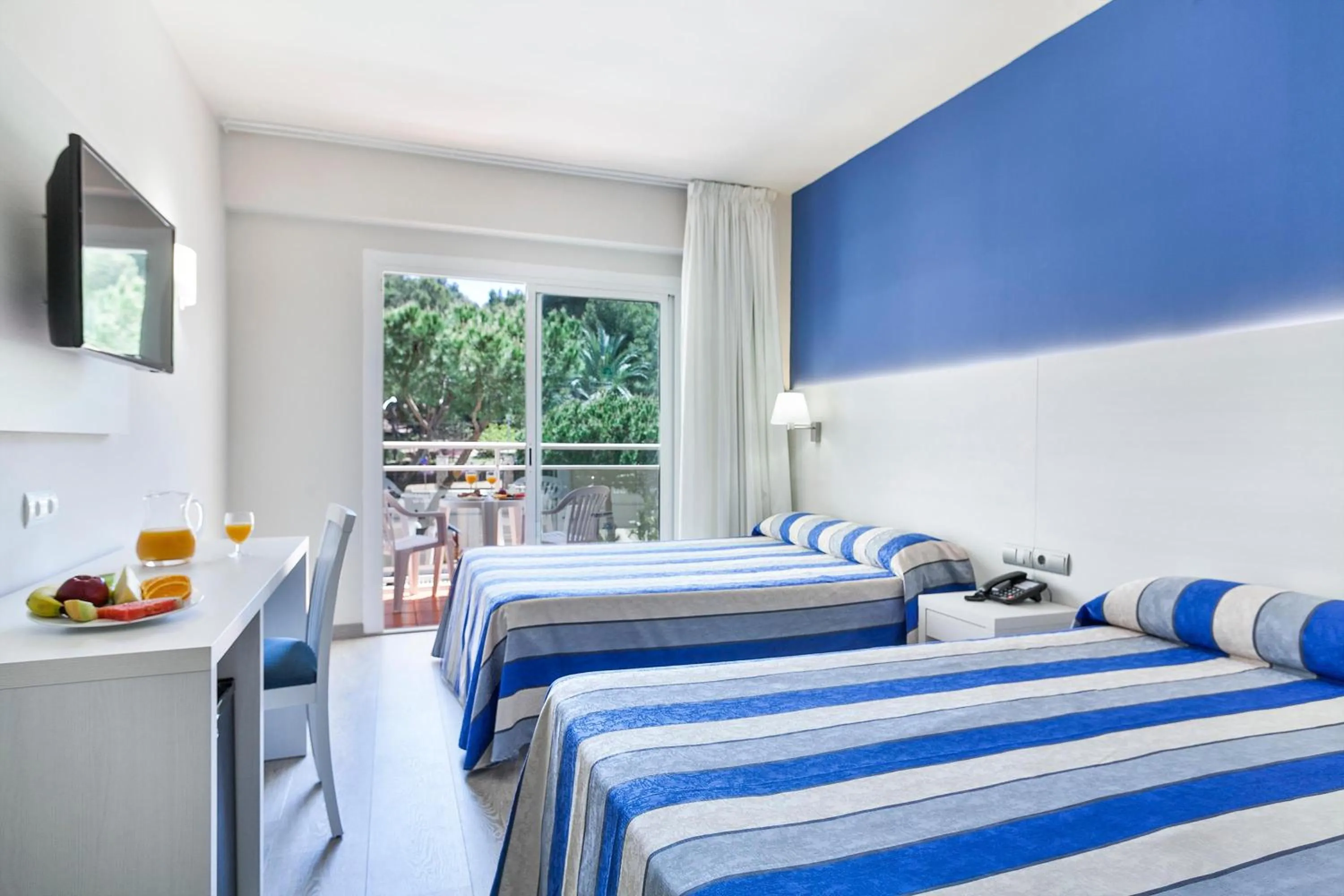 Photo of the whole room, Bed in Hotel Best Oasis Park