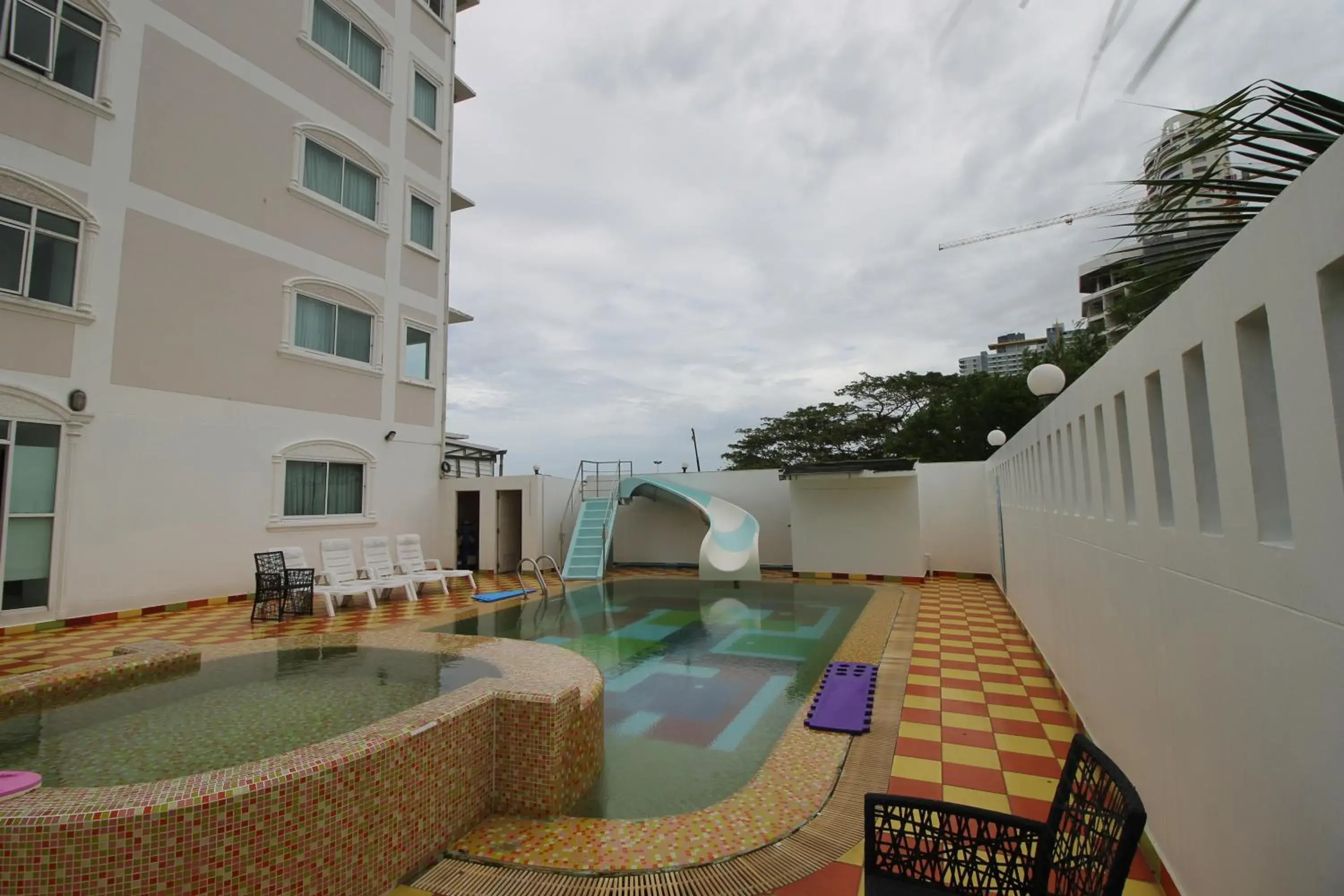 Swimming pool in KP Seaview Jomtien Swimming pool in KP Seaview Jomtien