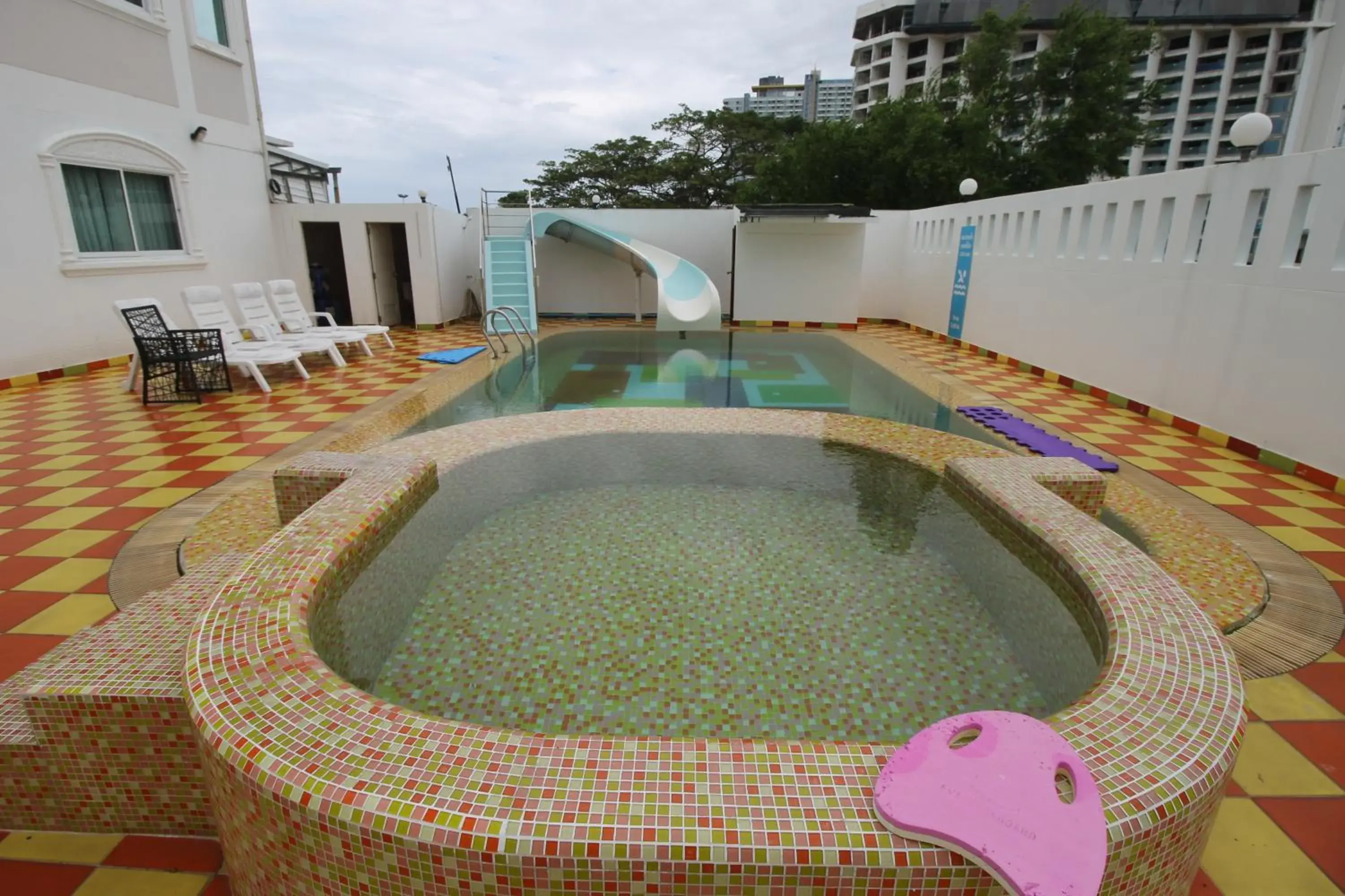 Swimming pool in KP Seaview Jomtien Swimming pool in KP Seaview Jomtien