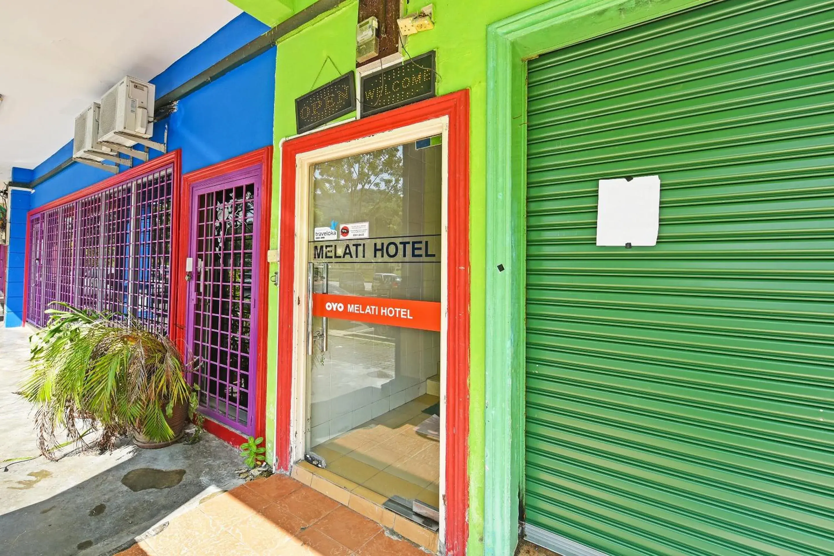 Facade/entrance in OYO 89656 Melati Hotel Nilai Facade/entrance in OYO 89656 Melati Hotel Nilai