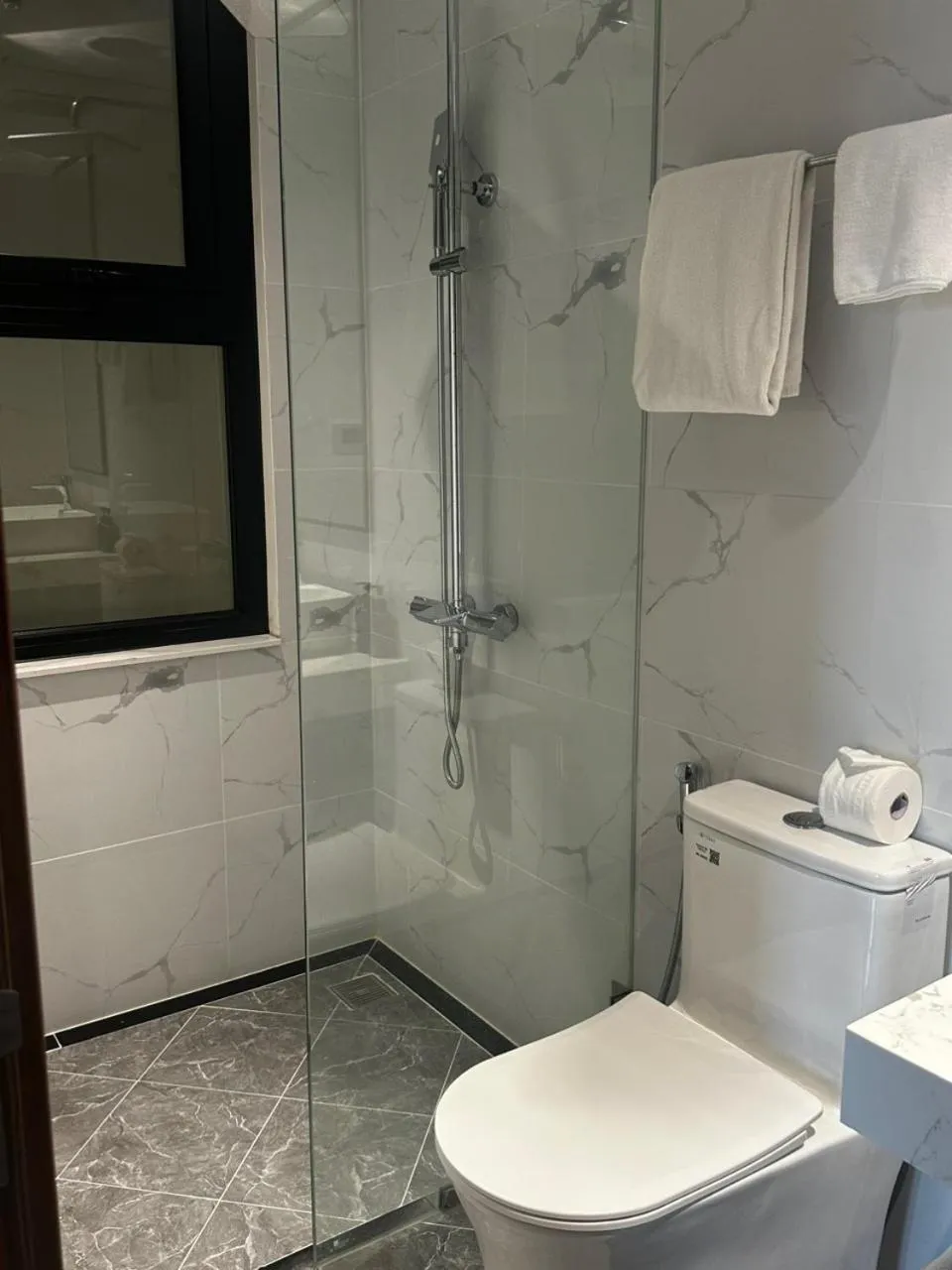 Shower in Eco Nest Hotel & Apartment