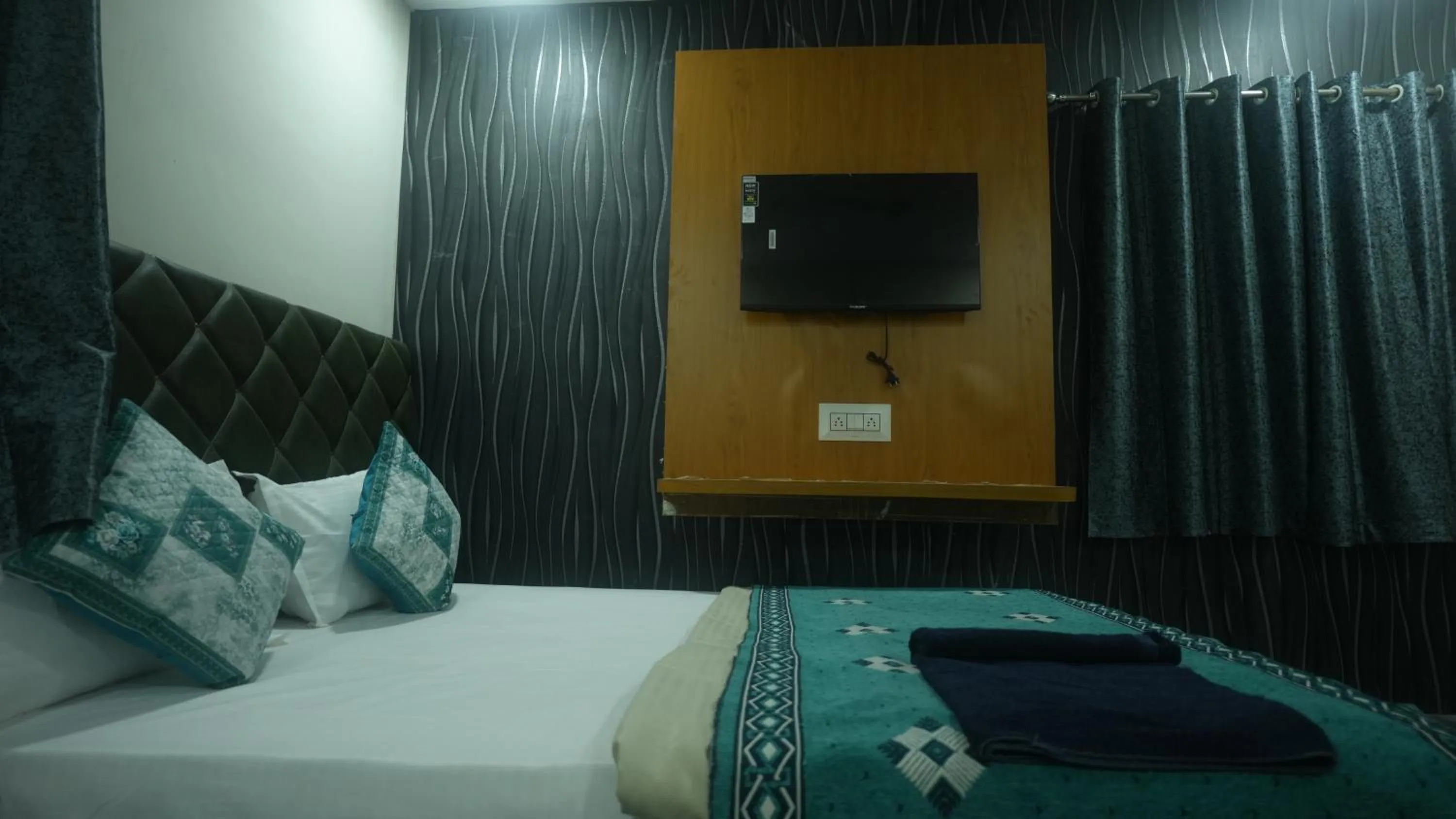 Bed in Hotel Mahakal Avantika Palace