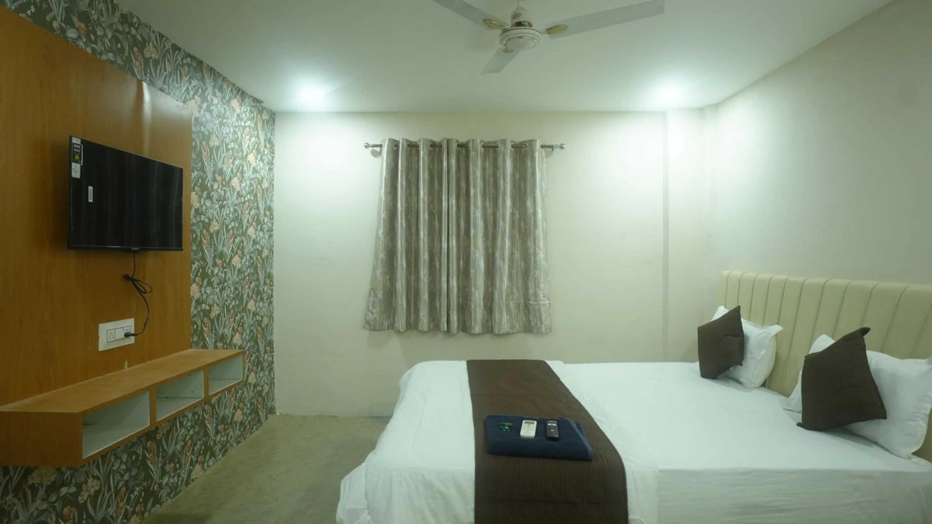 Bed in Hotel Mahakal Avantika Palace