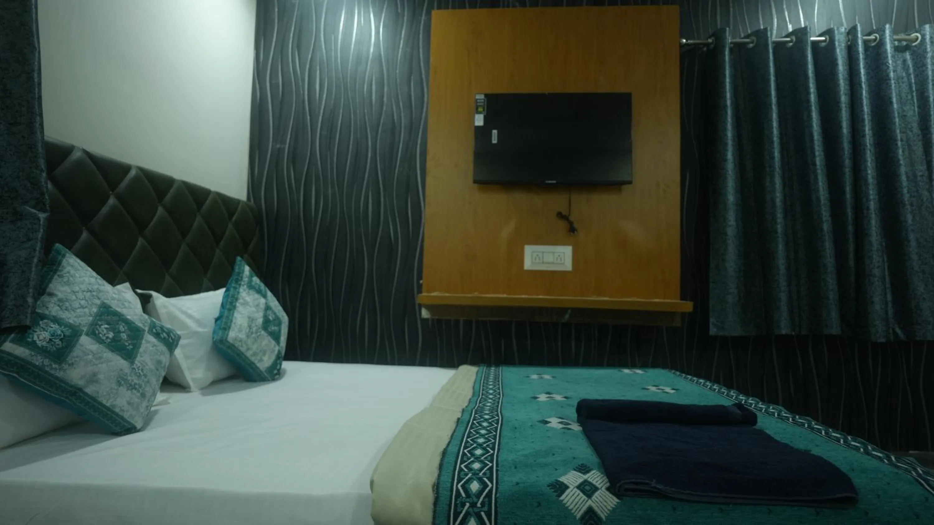 Bed in Hotel Mahakal Avantika Palace