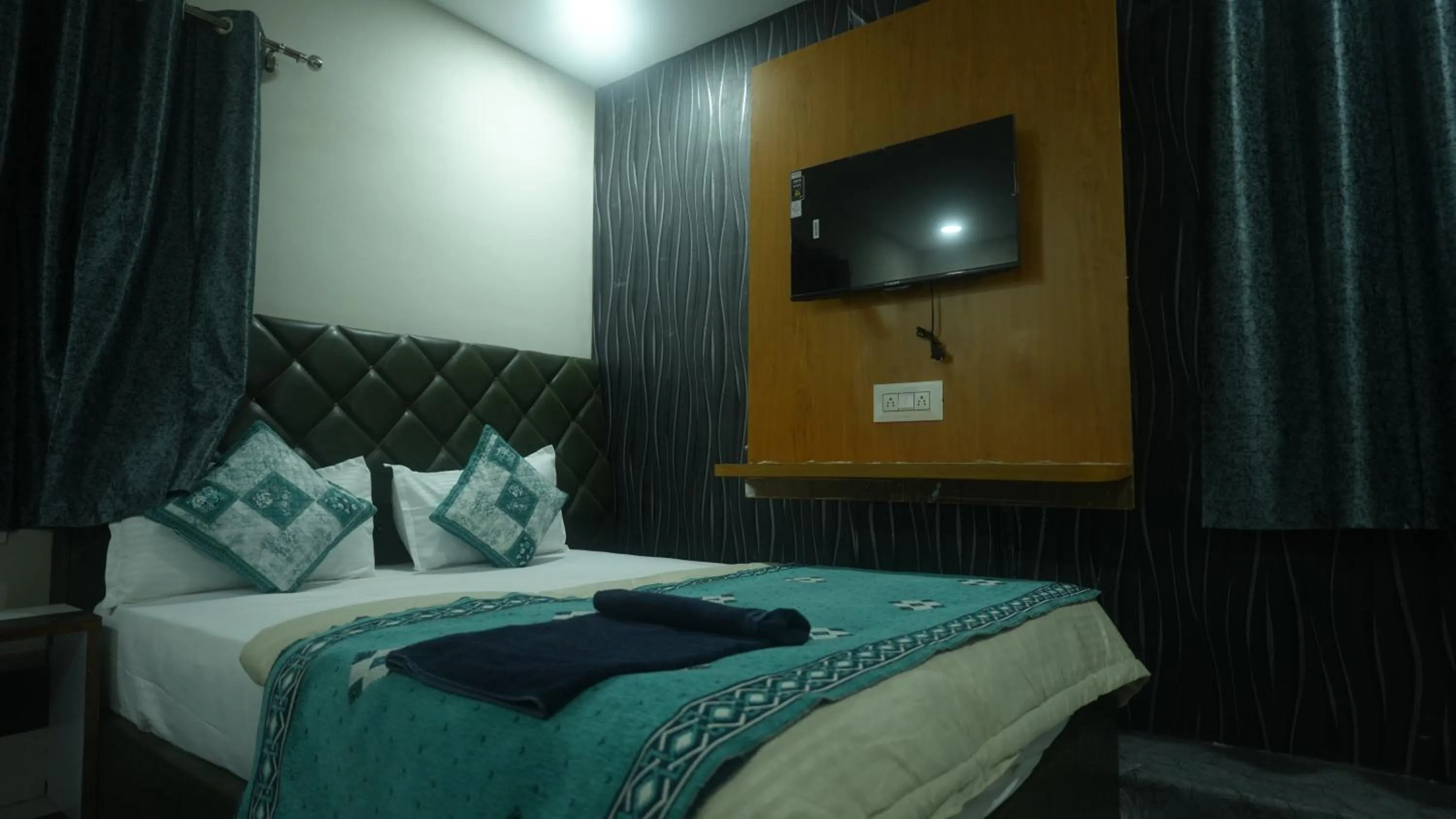 Bed in Hotel Mahakal Avantika Palace