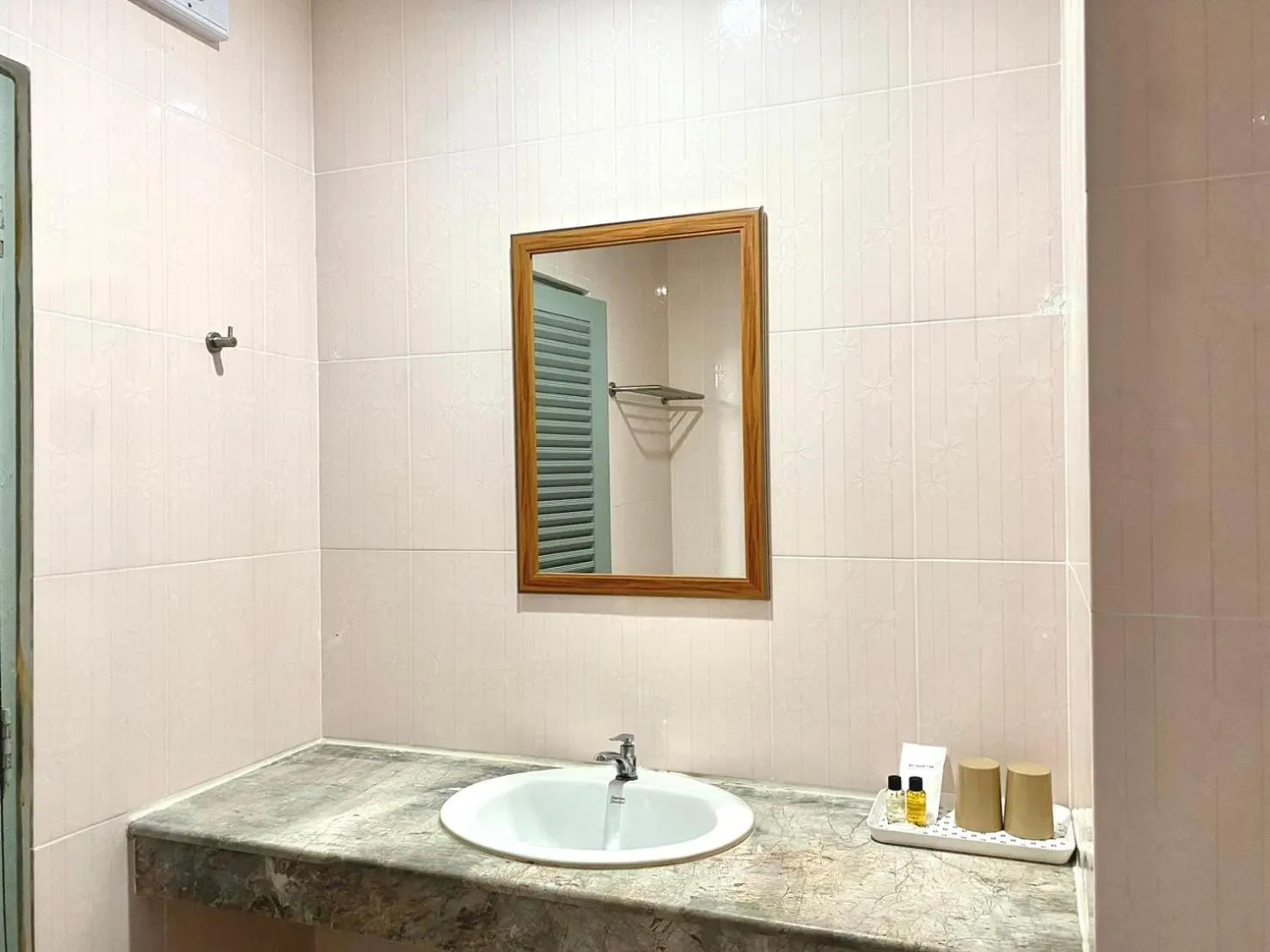 Bathroom in Chainatgrand Hotel