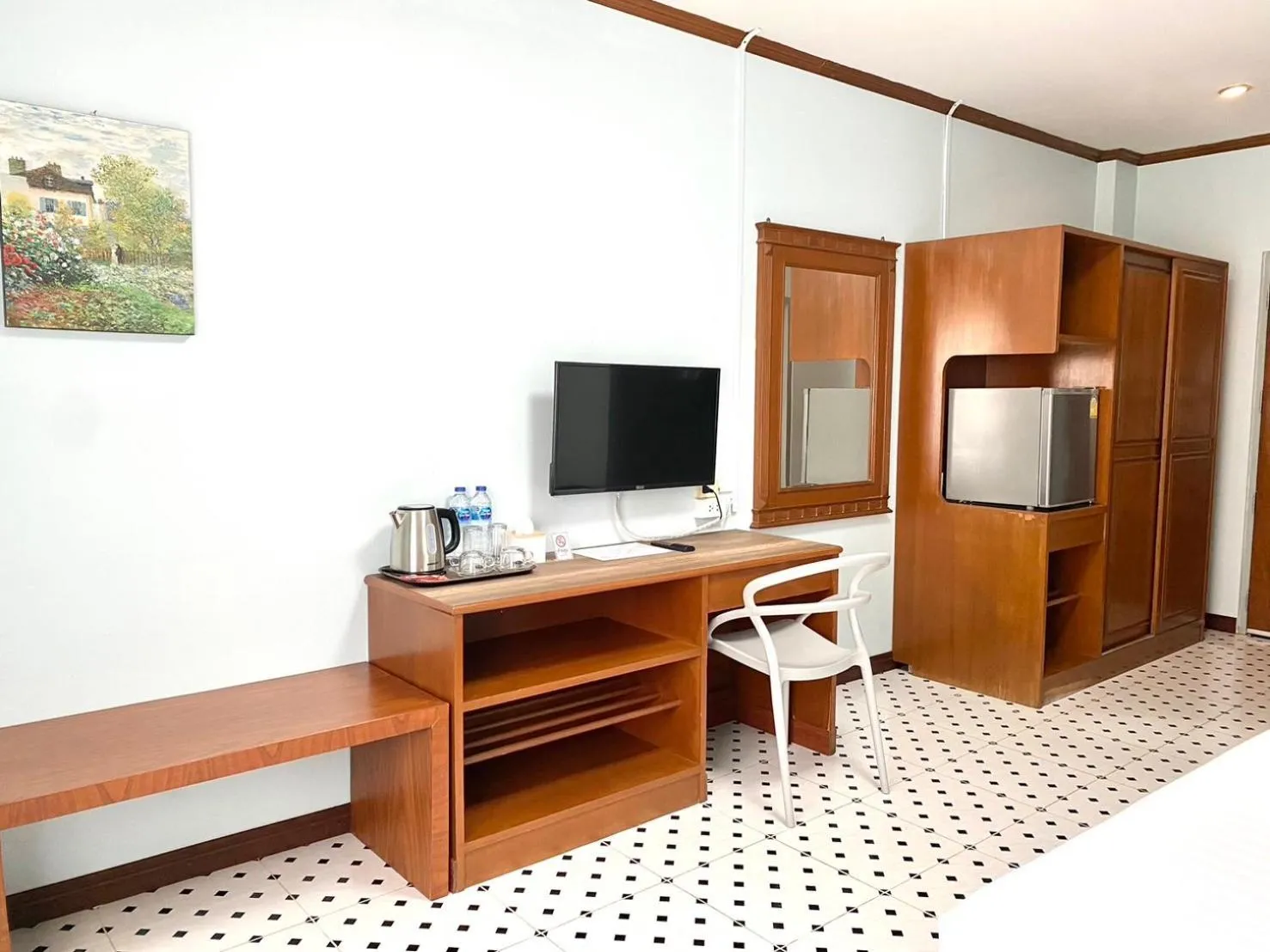 Coffee/tea facilities in Chainatgrand Hotel