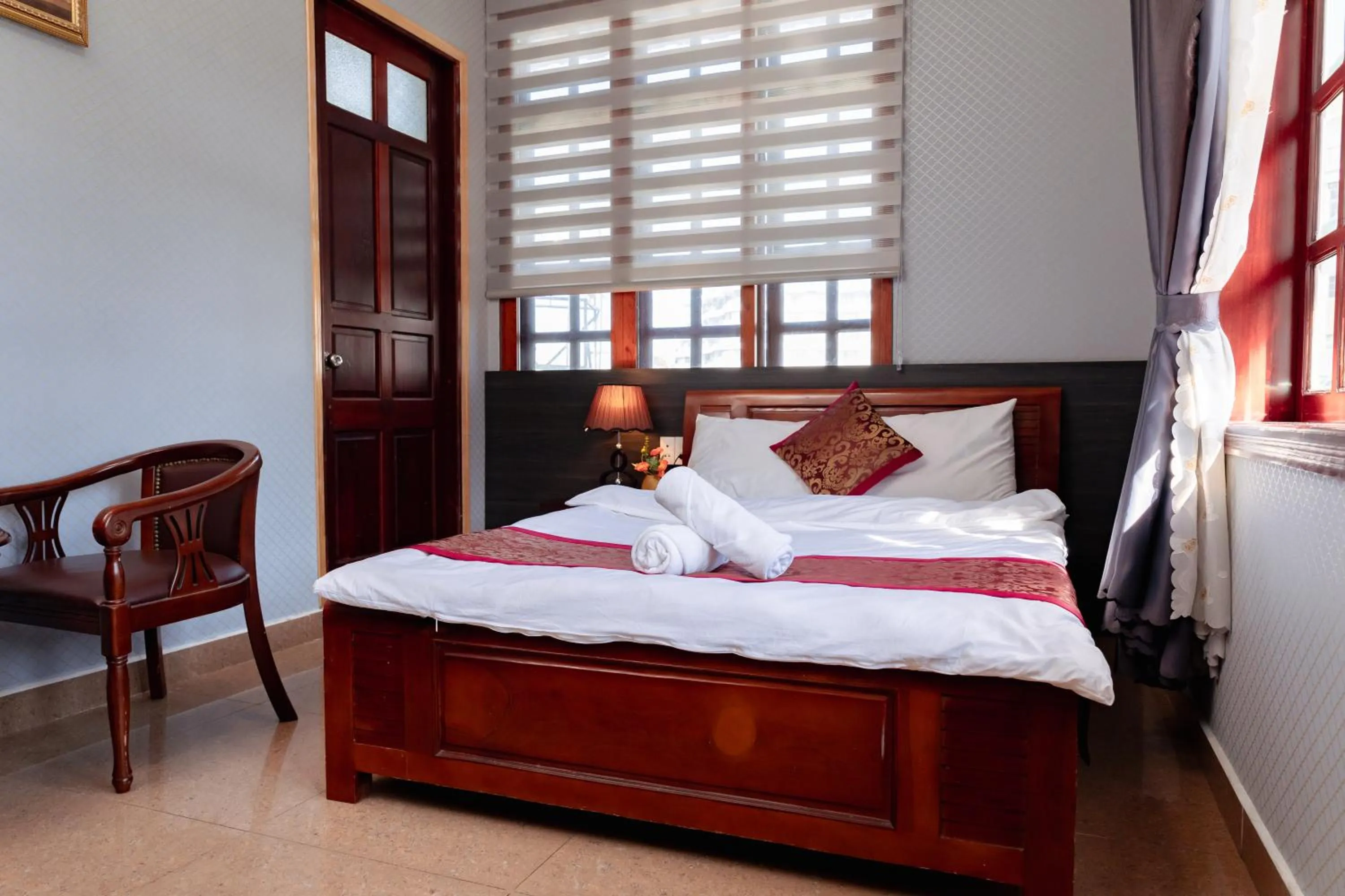 Bed in Hoang Long Hotel Da Lat City