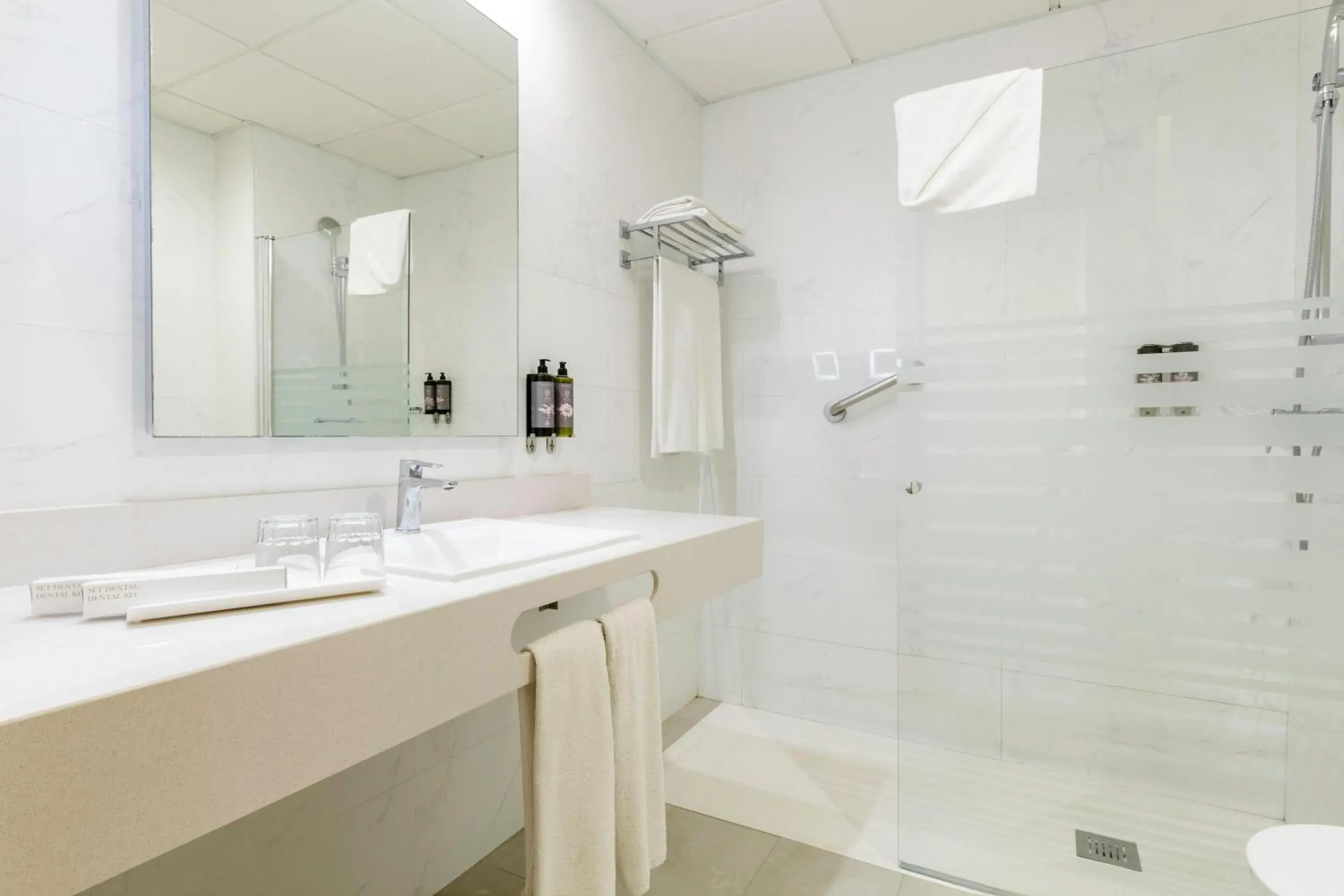 Bathroom in Hotel Best Siroco Bathroom in Hotel Best Siroco