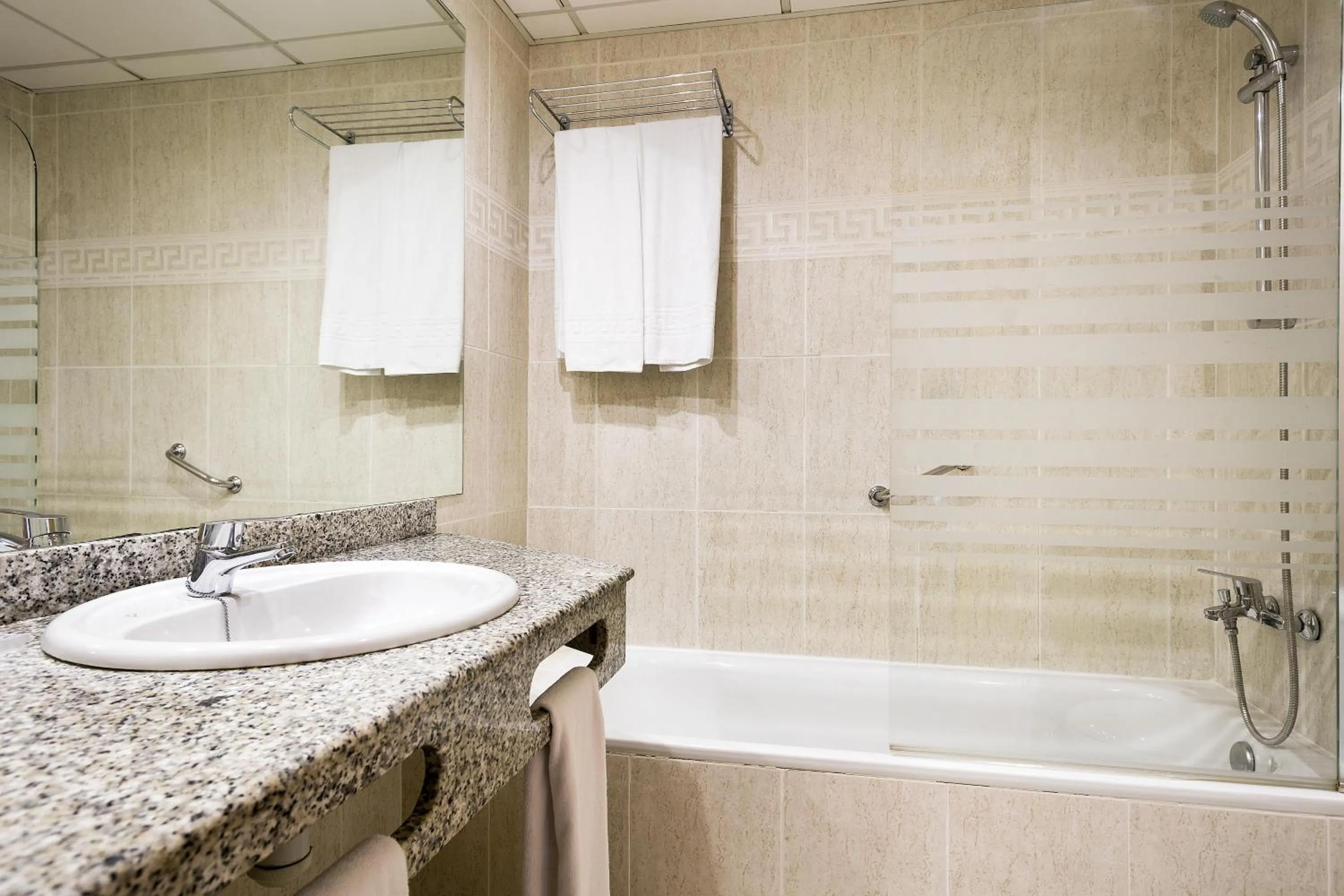 Bathroom in Hotel Best Siroco