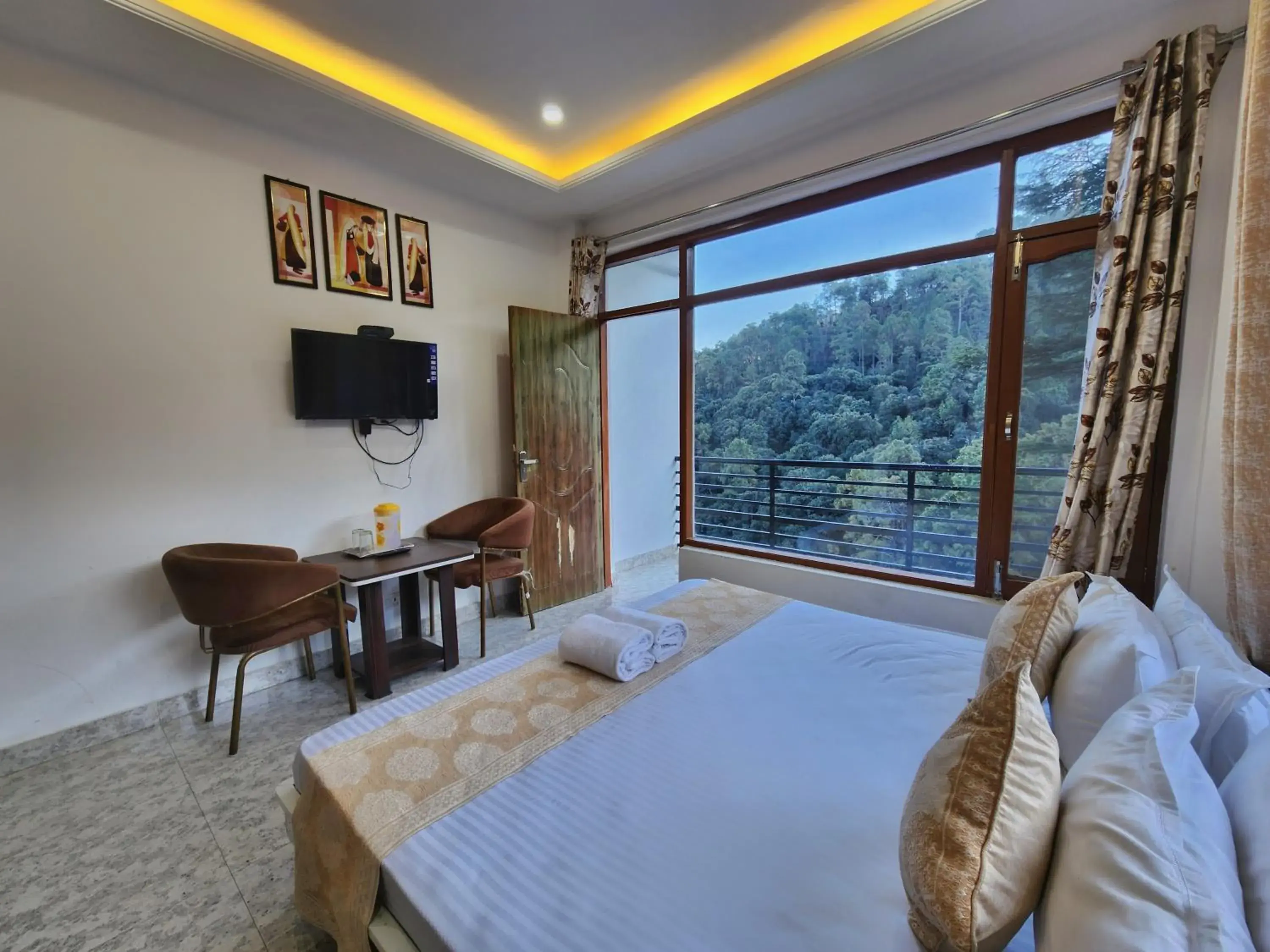 Superior King Room in Solitude Inn by Epic Hospitality Superior King Room in Solitude Inn by Epic Hospitality