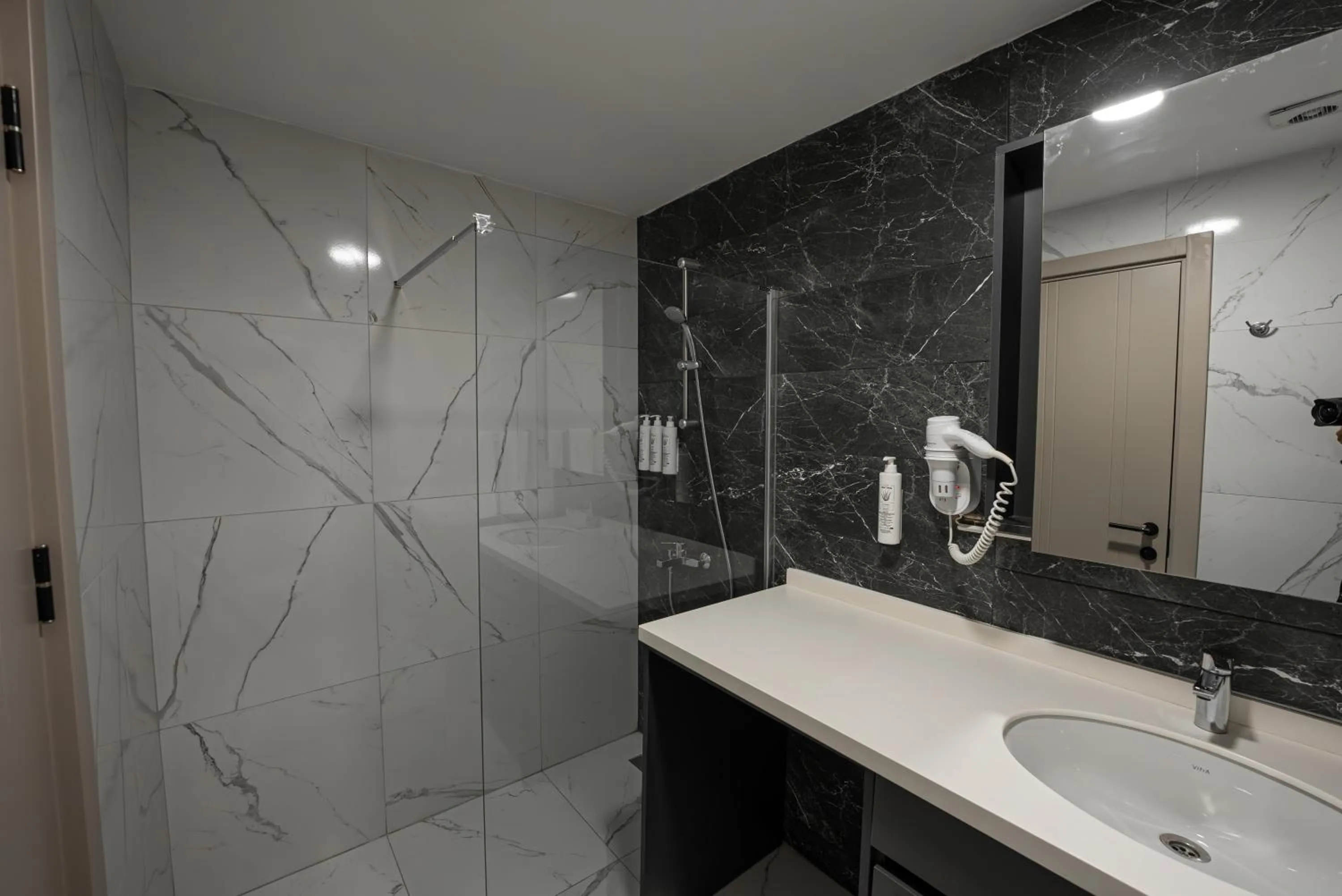 Photo of the whole room in Best Western Plus Hotel & Residences Istanbul