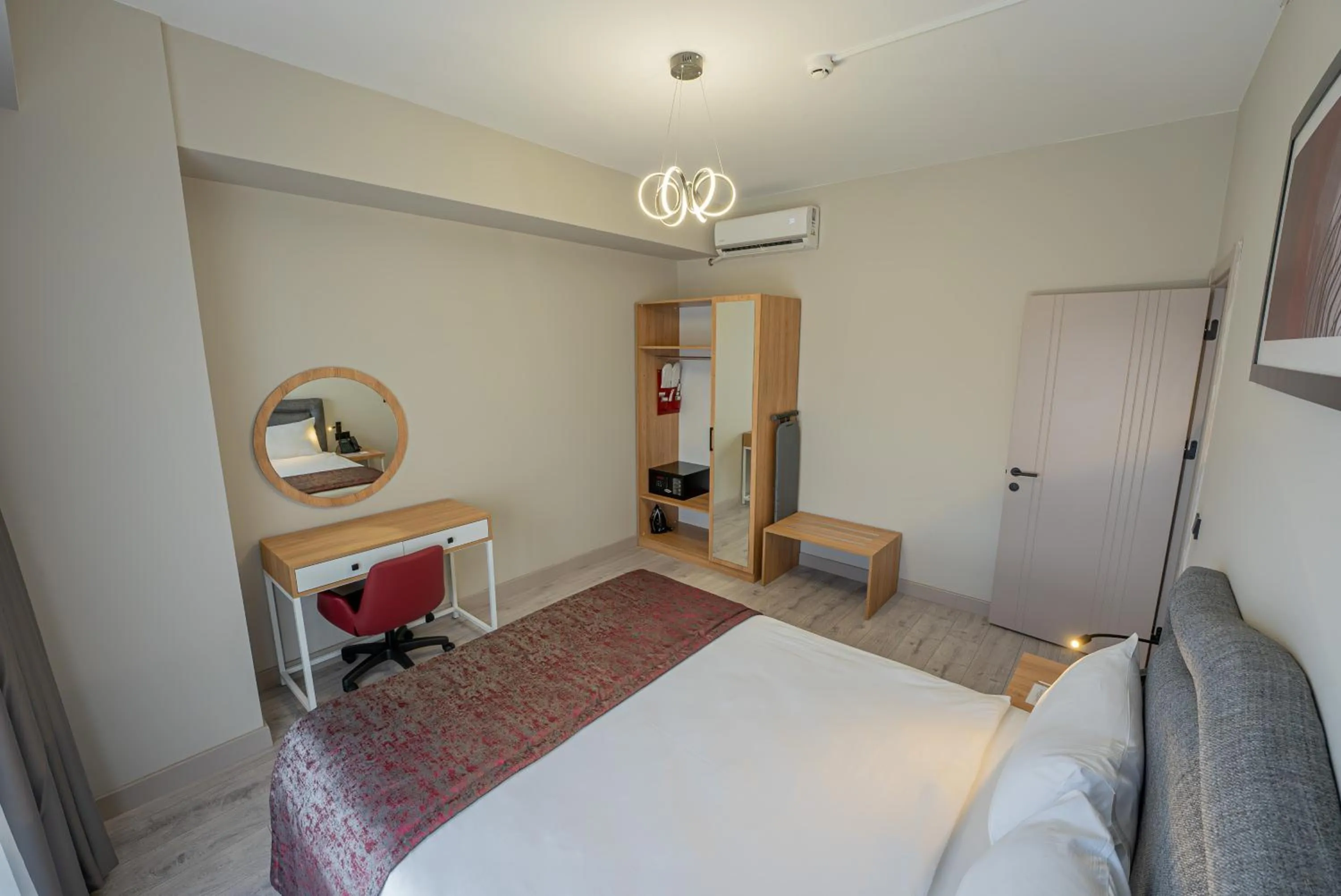 Photo of the whole room, Bed in Best Western Plus Hotel & Residences Istanbul