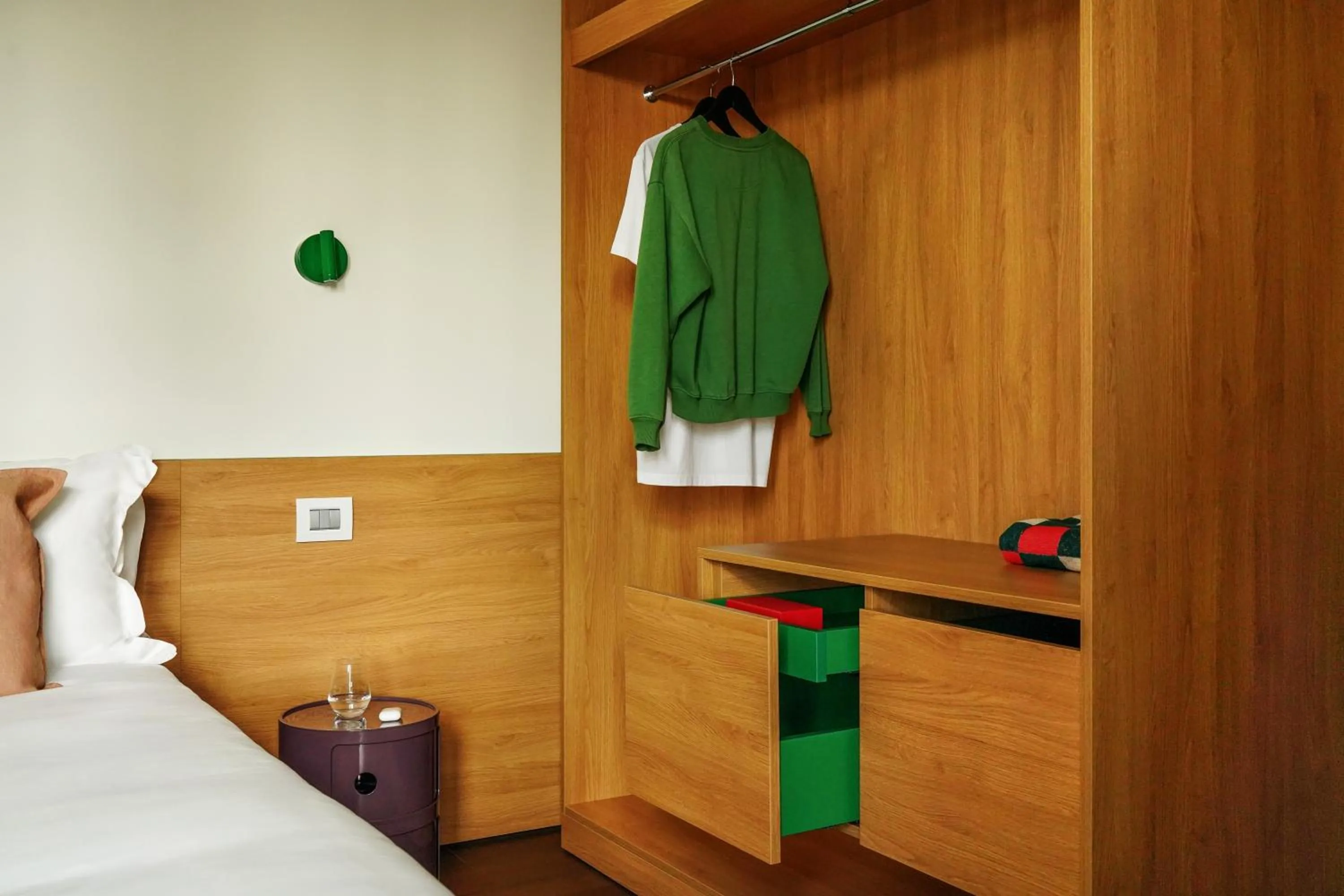 wardrobe, Bed in Numa Milan Sempione