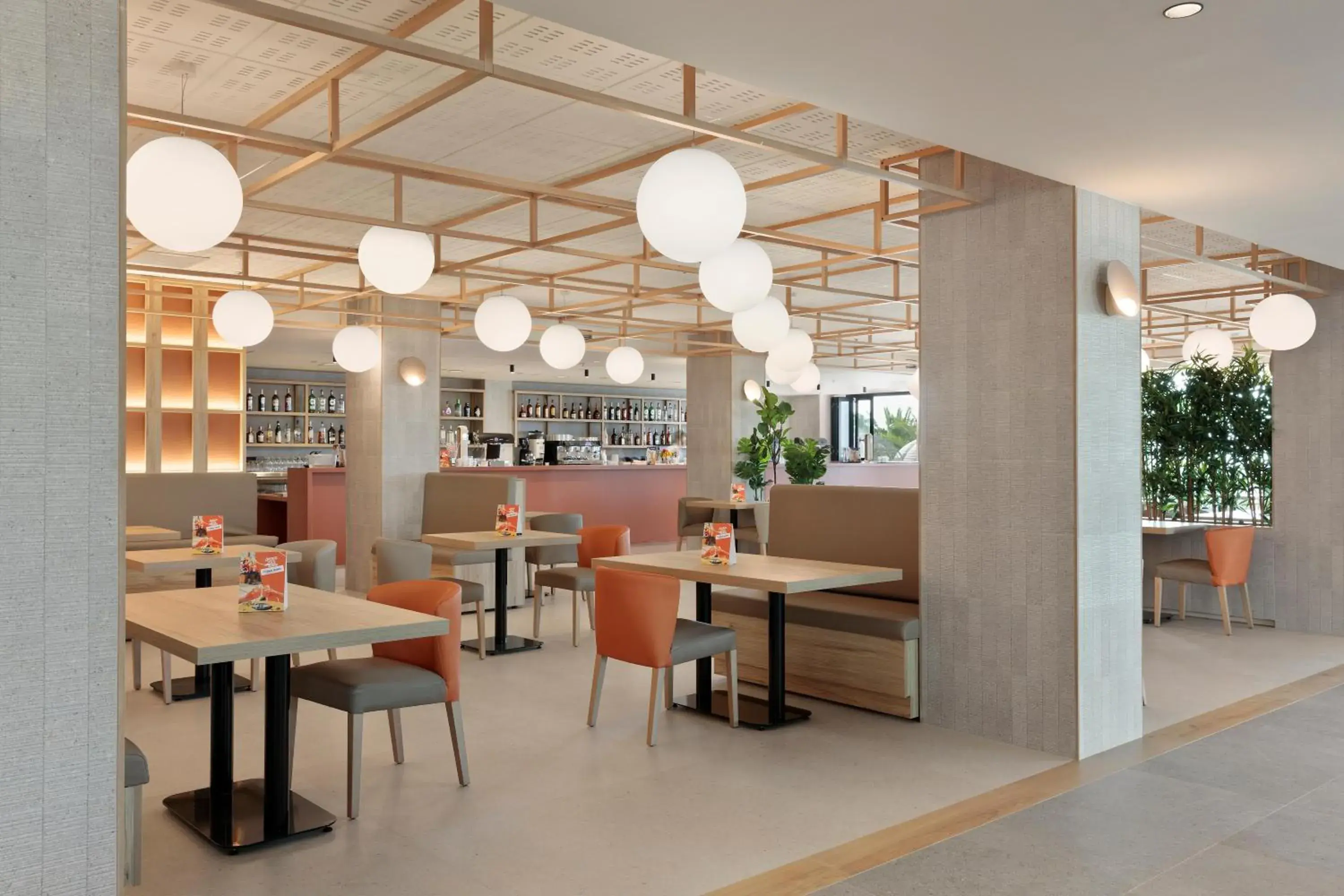 Lounge or bar in Hotel Best Triton Lounge or bar in Hotel Best Triton