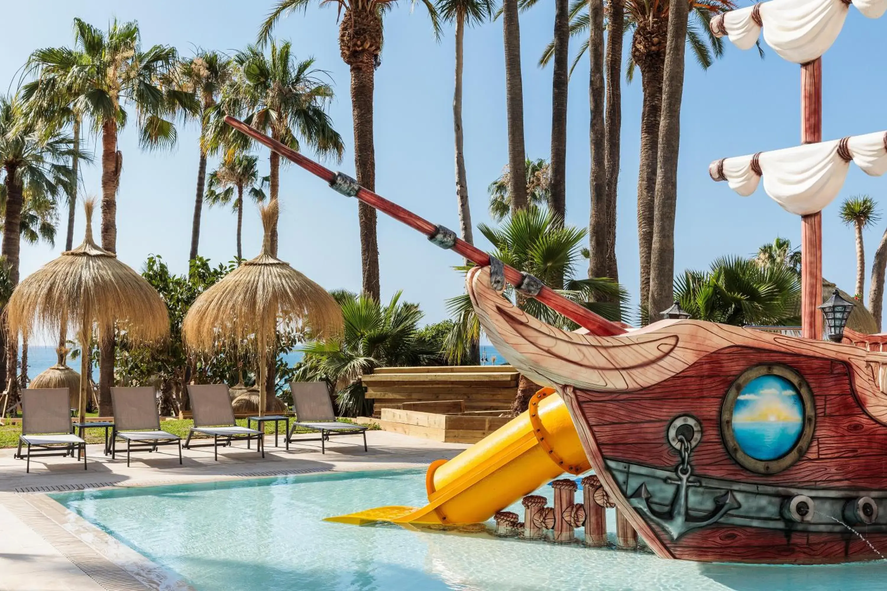 Swimming pool in Hotel Best Triton Swimming pool in Hotel Best Triton