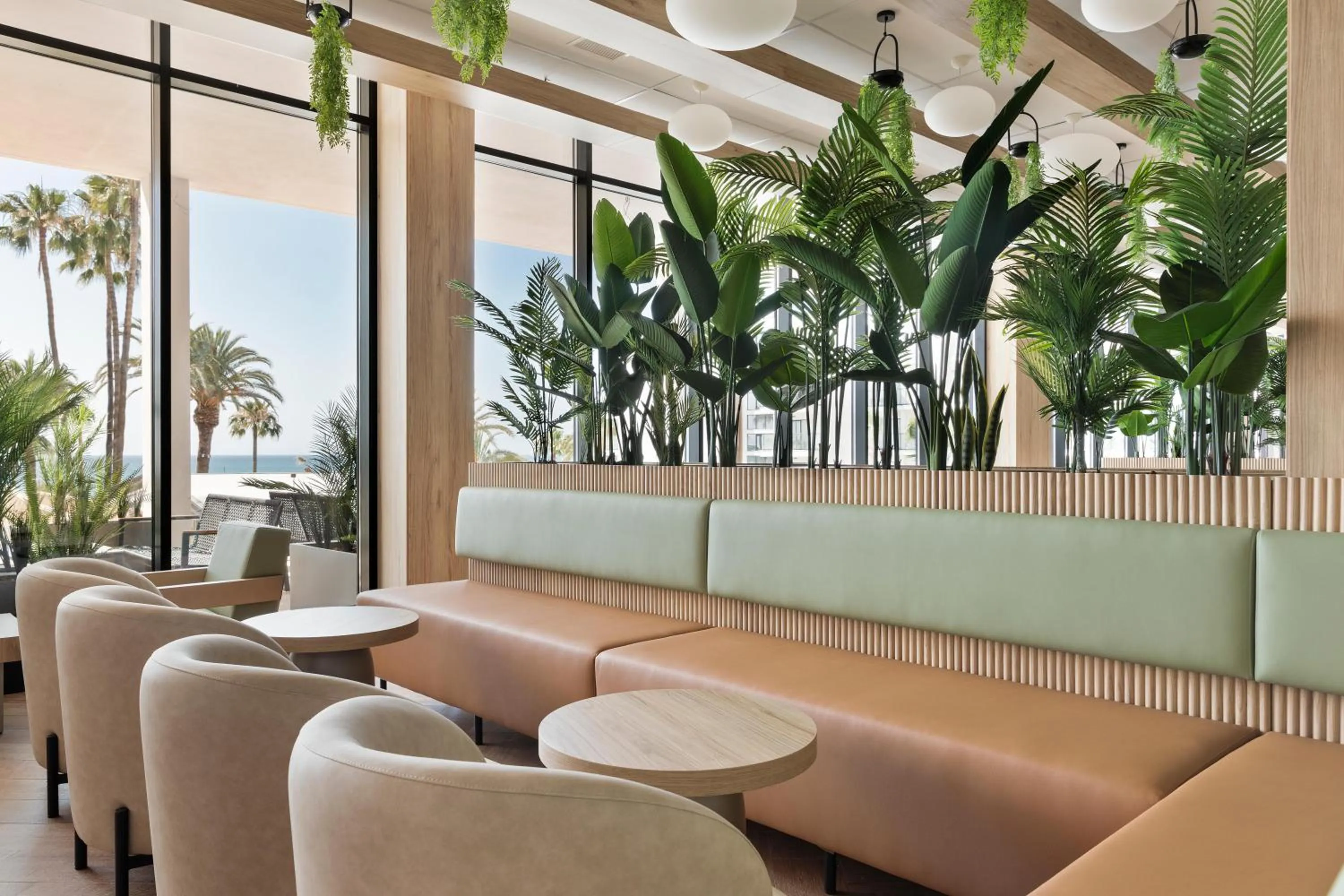 Lounge or bar in Hotel Best Triton