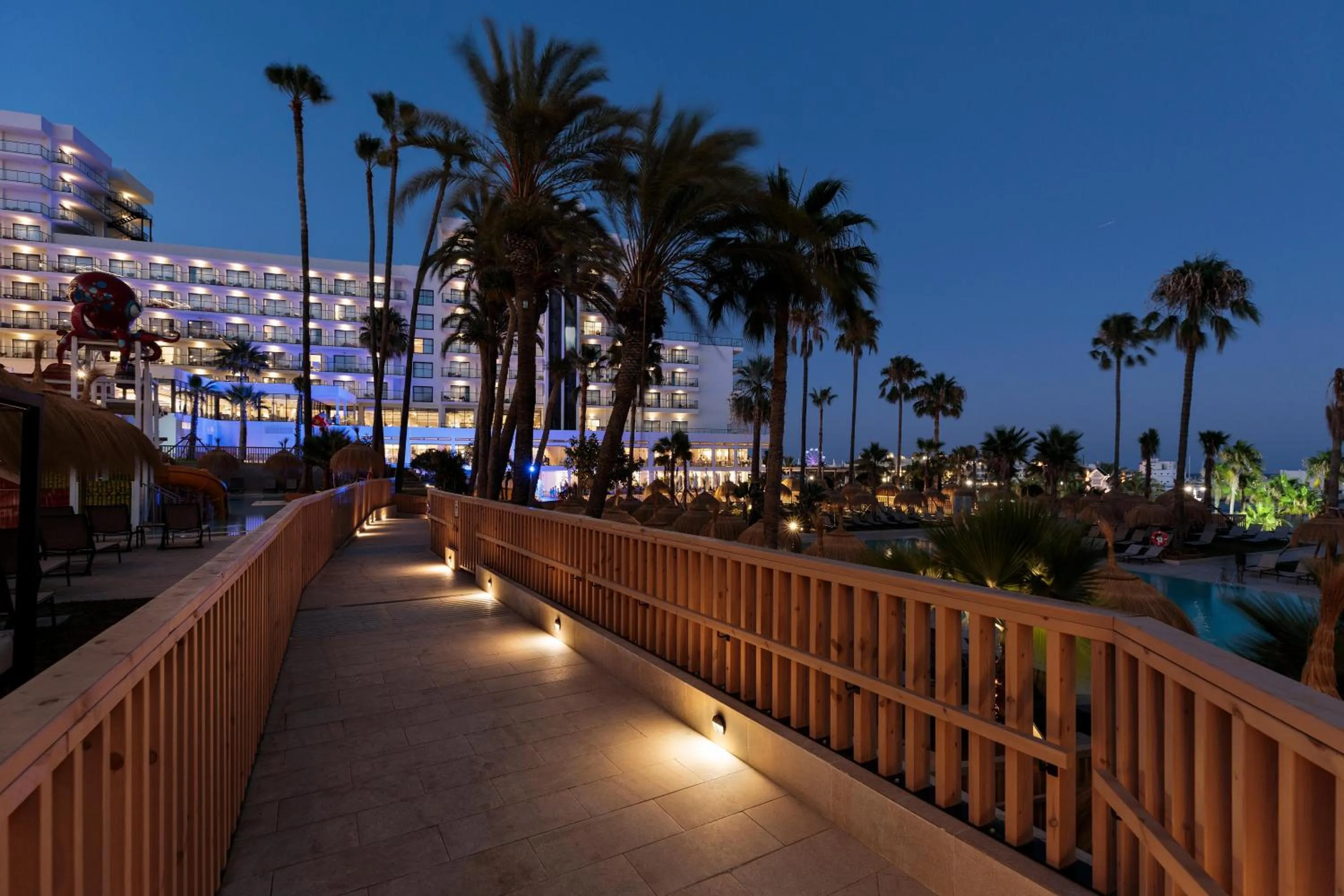 Balcony/Terrace in Hotel Best Triton